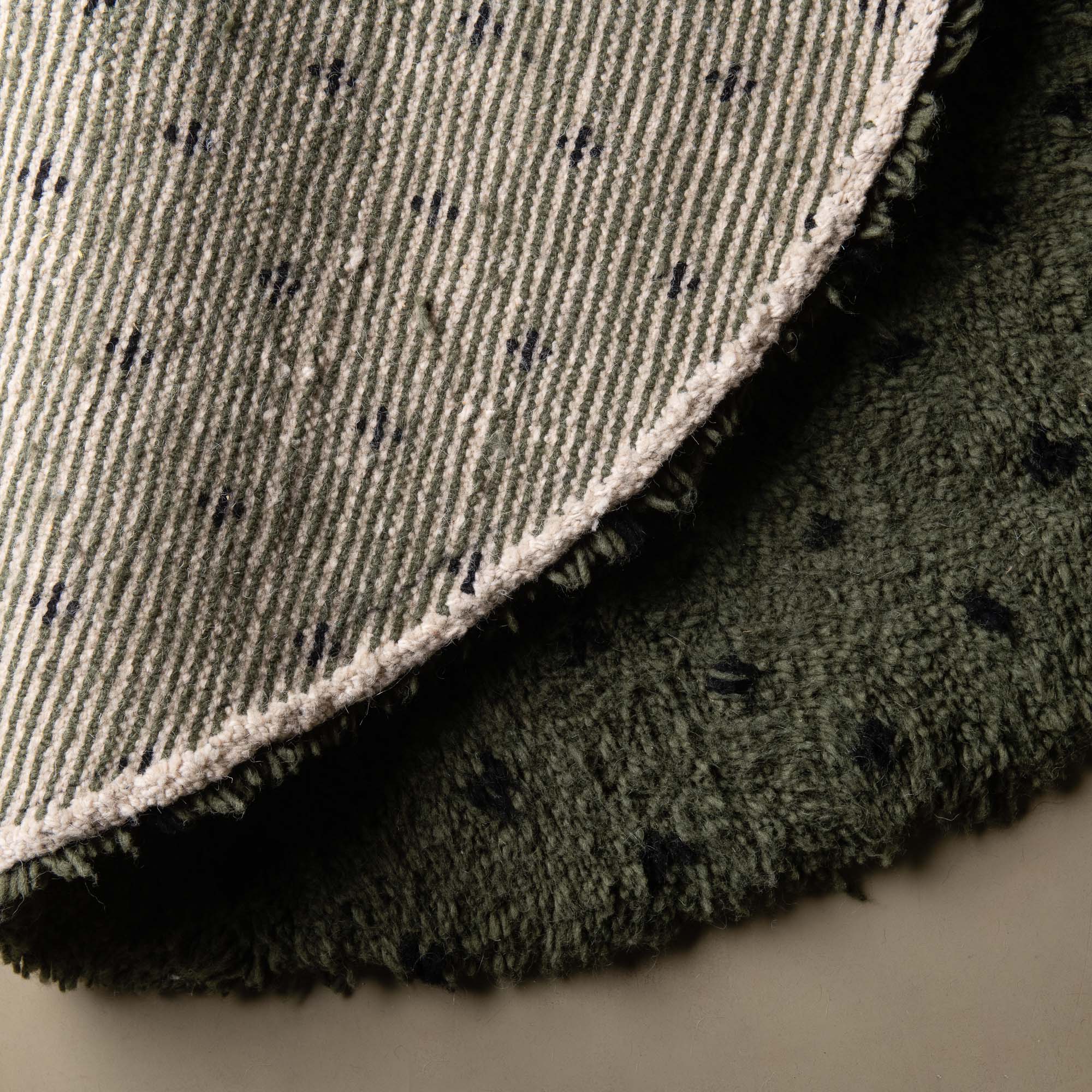 Noujoum Soldier Green Round - Shag Moroccan rug - Benisouk