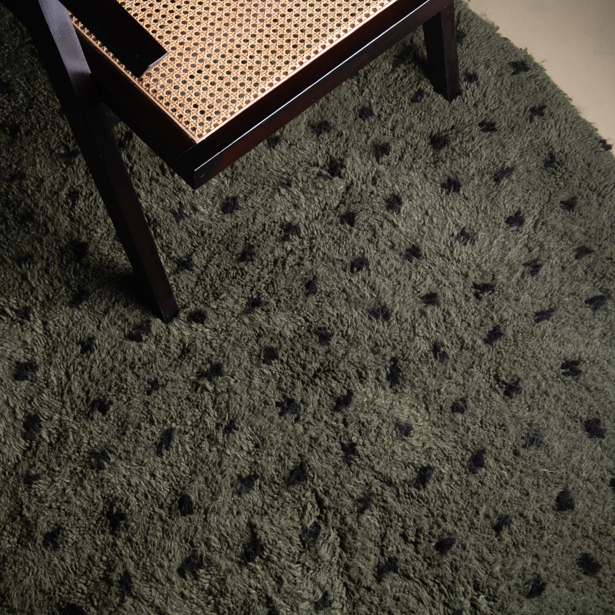 Noujoum Soldier Green Round - Shag Moroccan rug - Benisouk