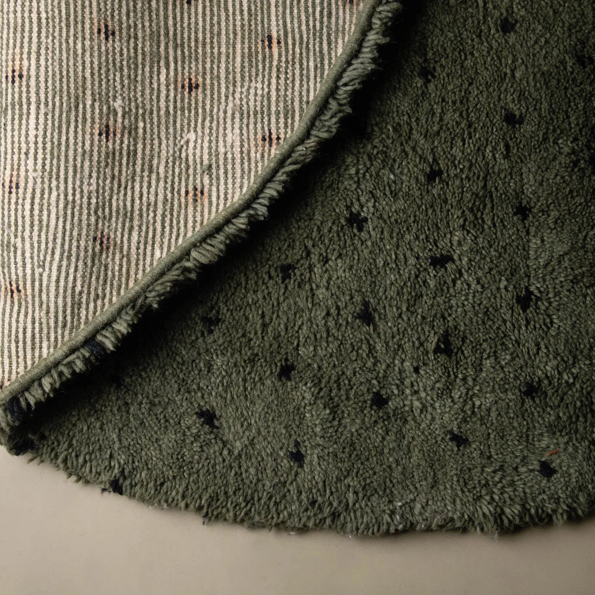 Noujoum Soldier Green Round - Shag Moroccan rug - Benisouk