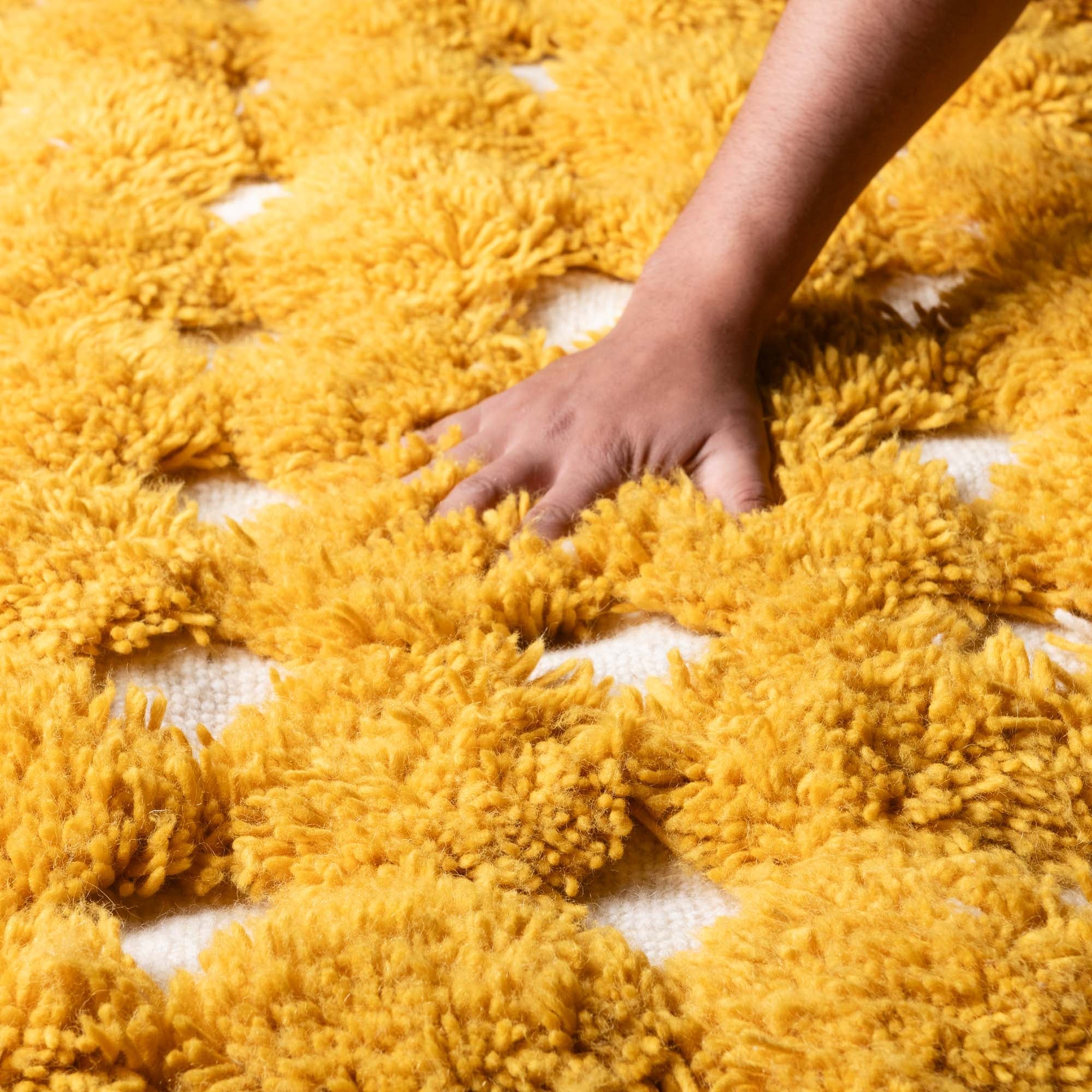 Nowara Sunlight - Shag Moroccan rug - Benisouk