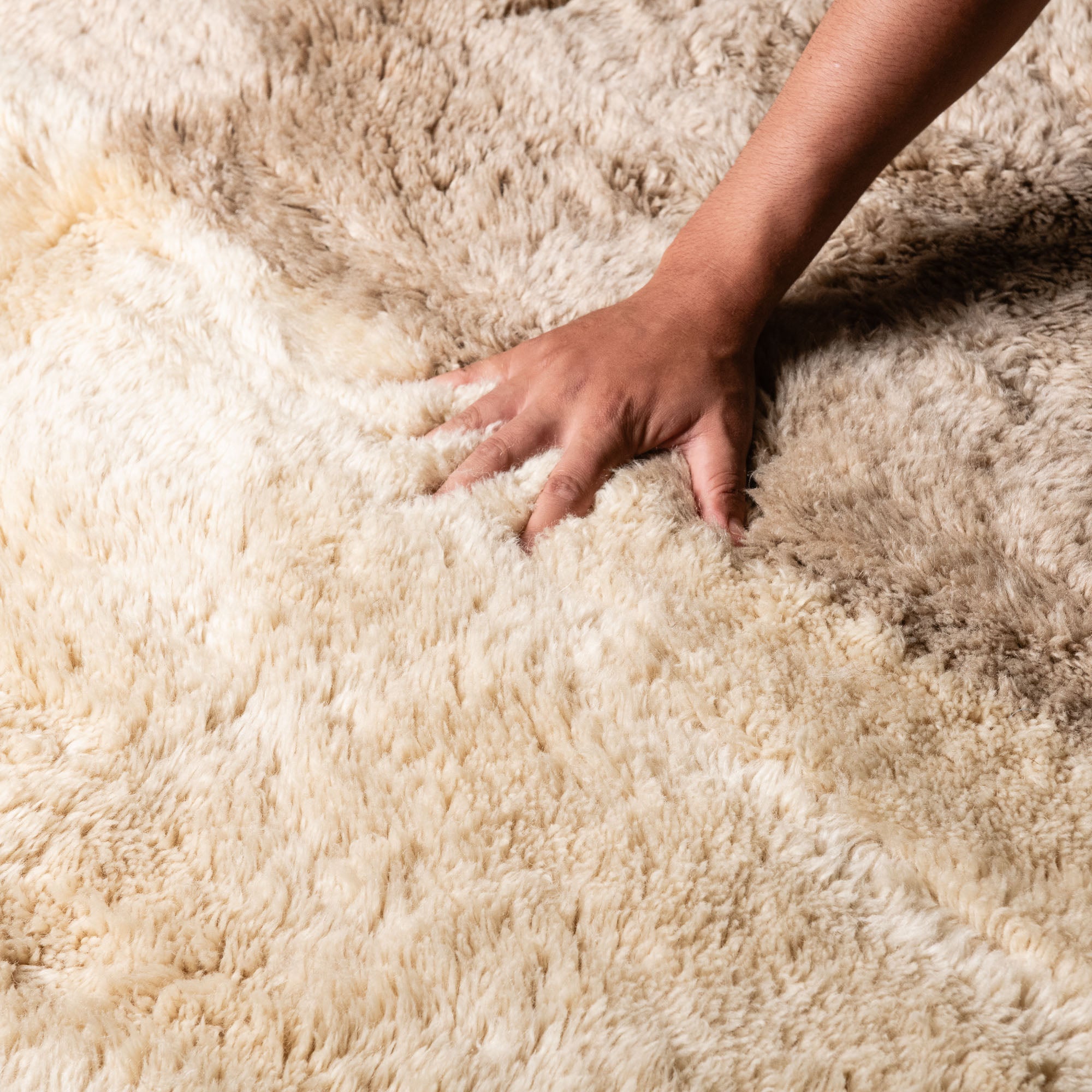 Pale Elegance - Luxury Shag Moroccan Rug - Benisouk