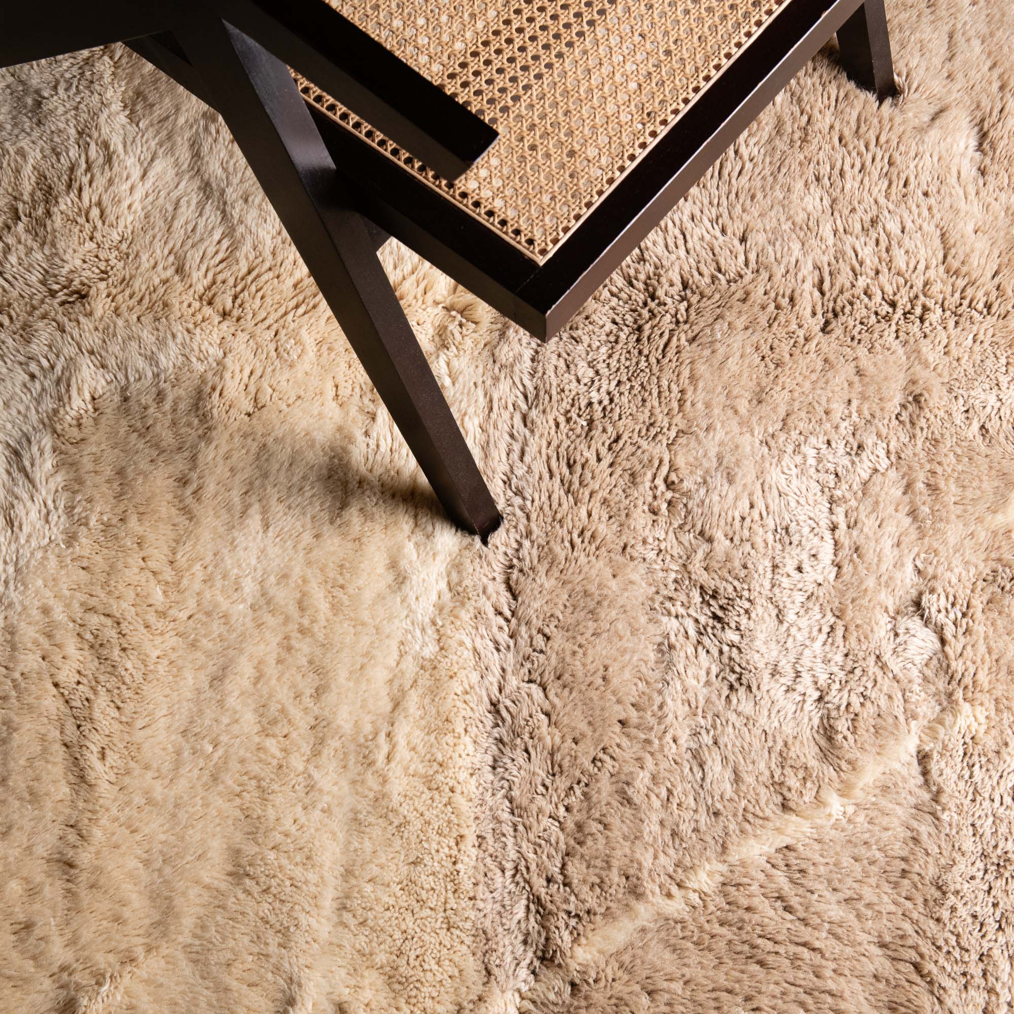 Pale Elegance - Luxury Shag Moroccan Rug - Benisouk