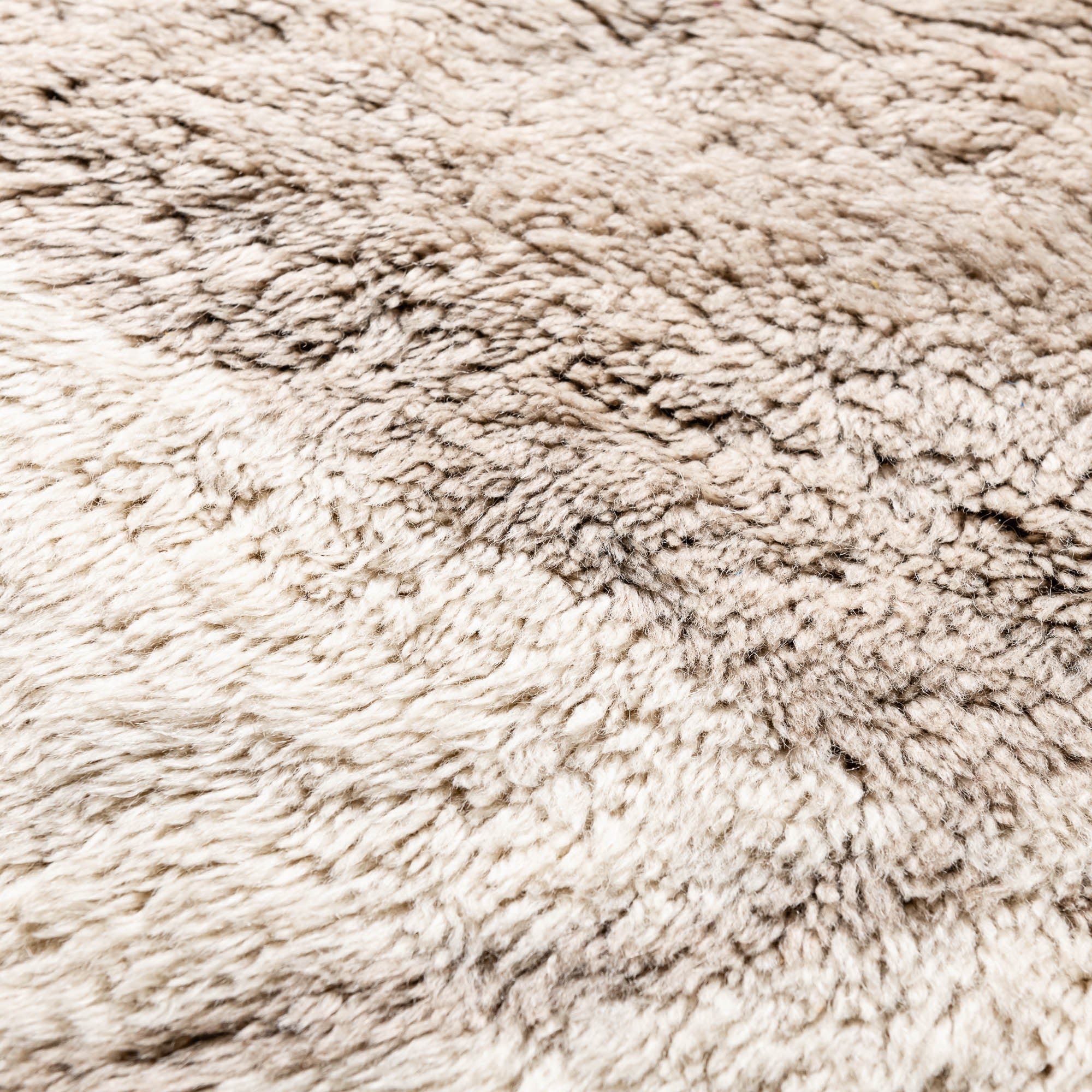 Pale Elegance - Luxury Shag Moroccan Rug - Benisouk