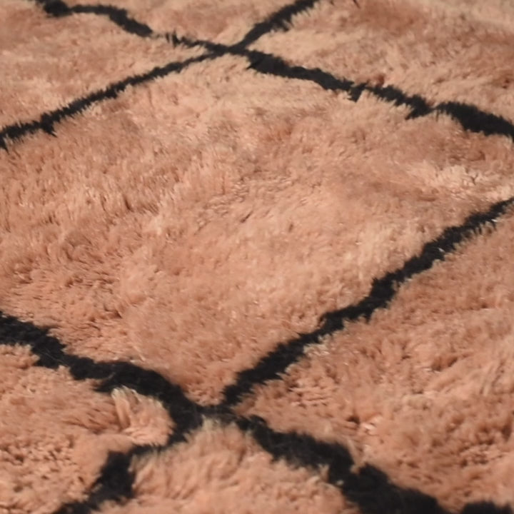 Blushing Maze - Premium shag Moroccan rug