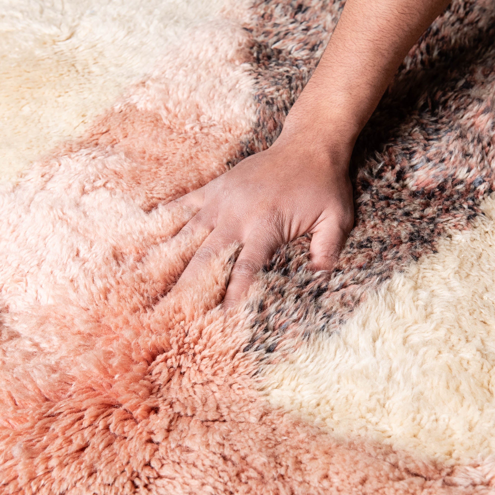 Radiant Reverie - Luxury Shag Moroccan Rug - Benisouk