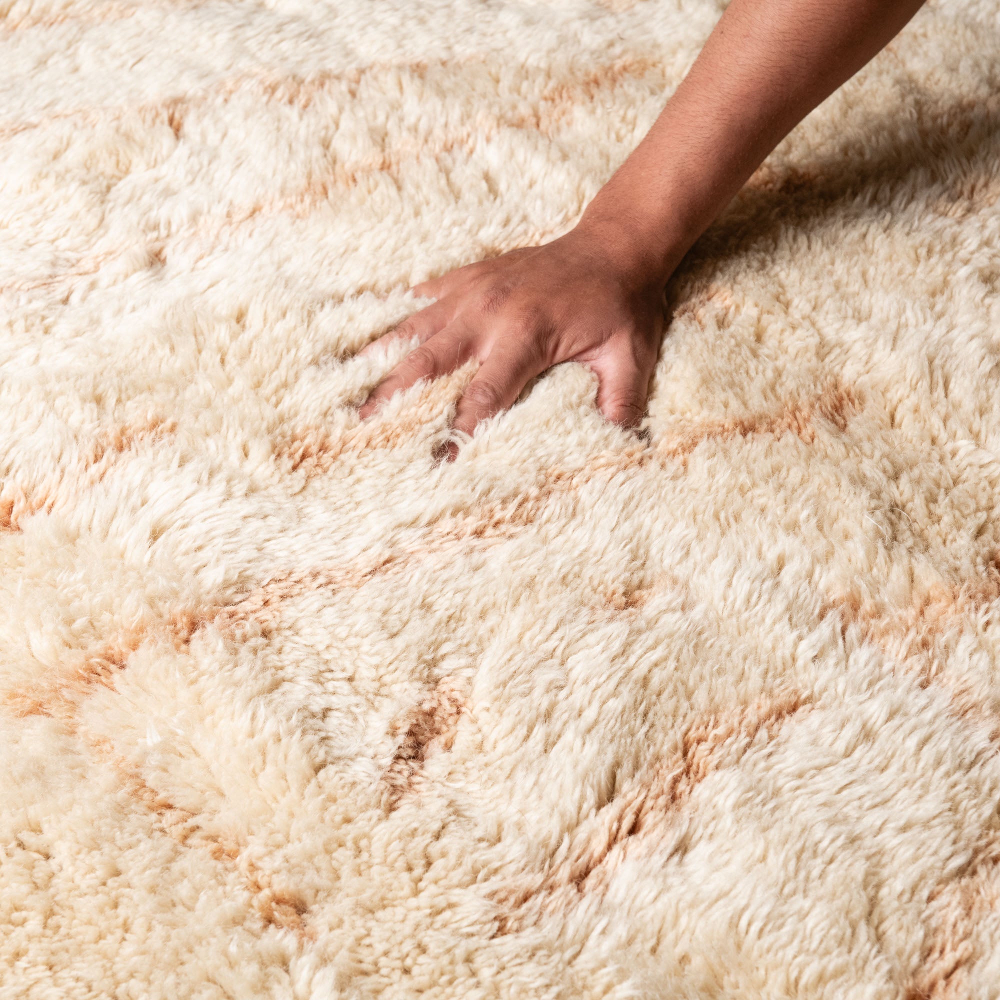 Sandscribe Elegance - Luxury Shag Moroccan Rug - Benisouk