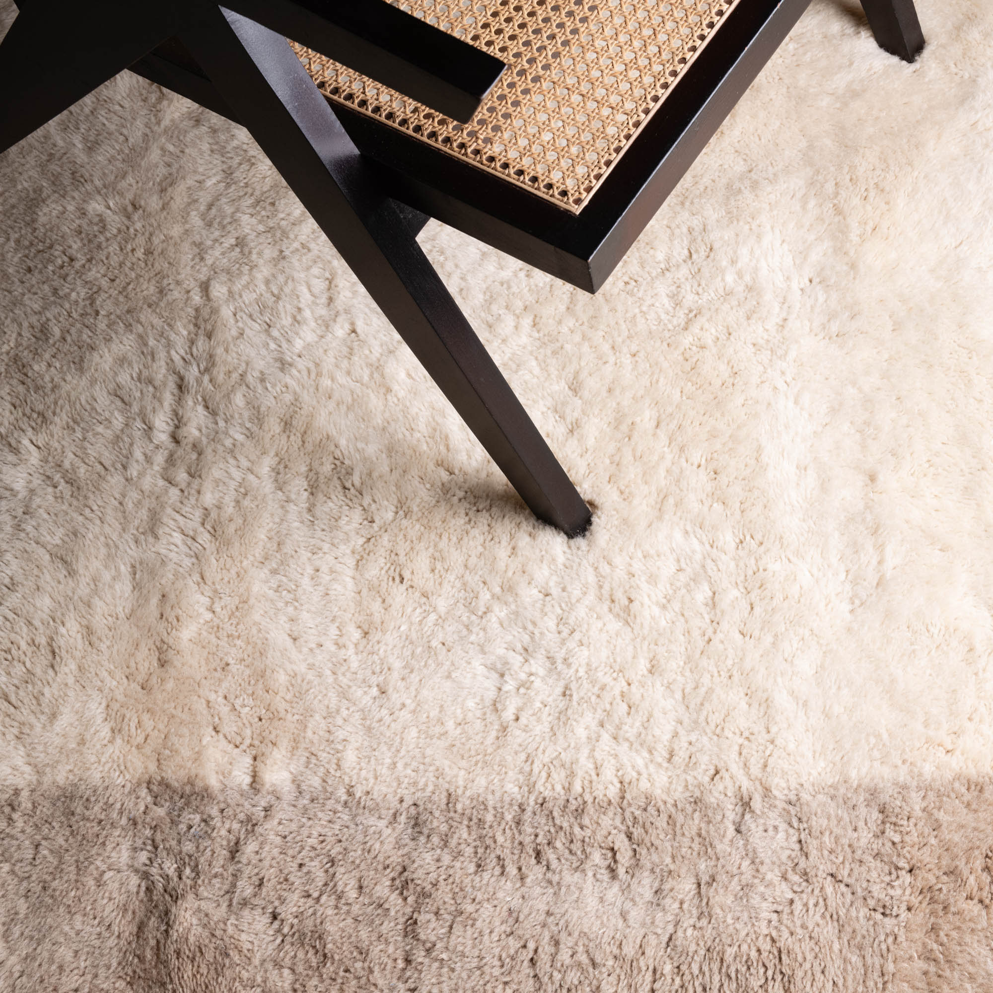 Serenity Border - Luxury Shag Moroccan Rug - Benisouk