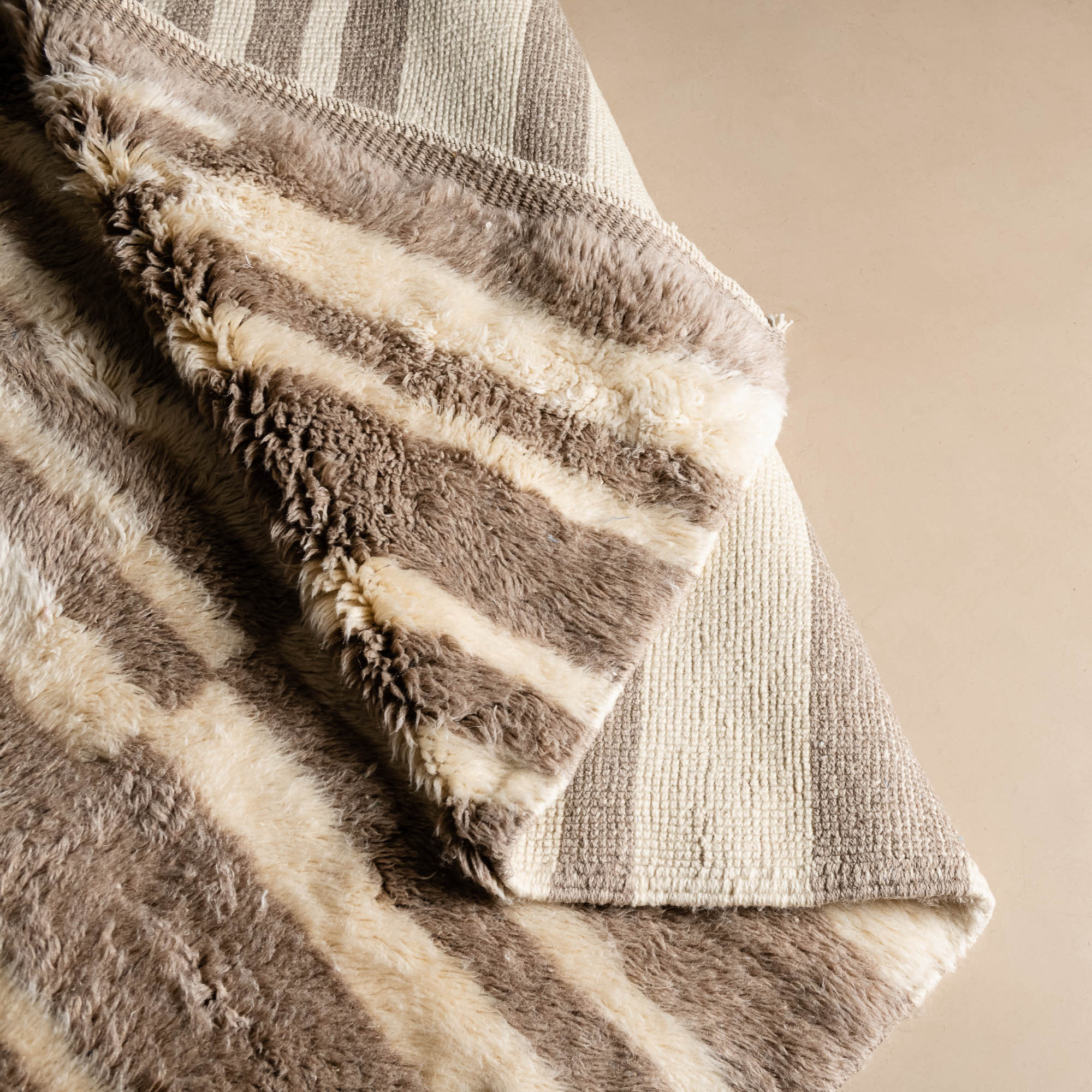 Shimmering Sands - Luxury Shag Moroccan Rug - Benisouk