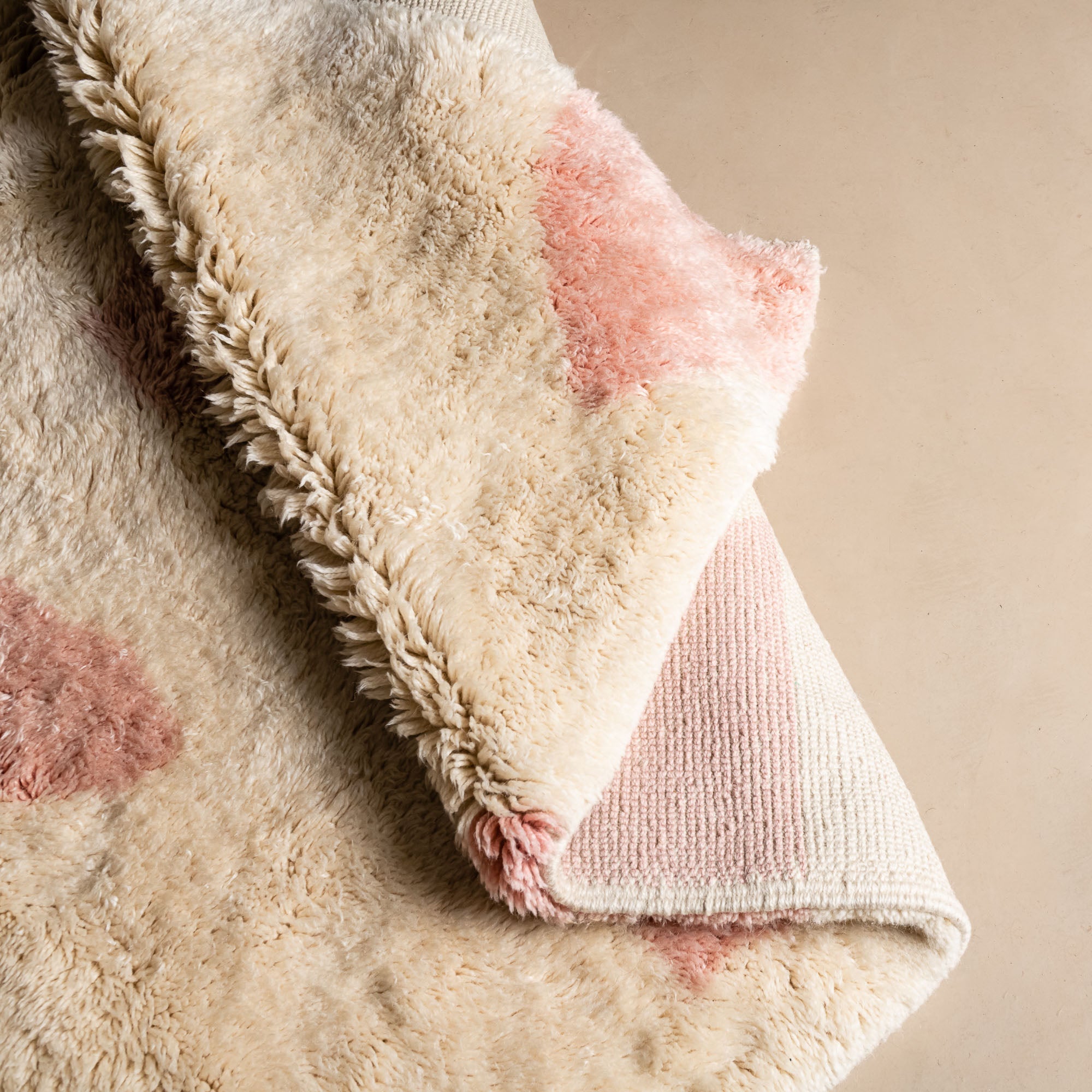 Silken Petals - Luxury Shag Moroccan Rug - Benisouk