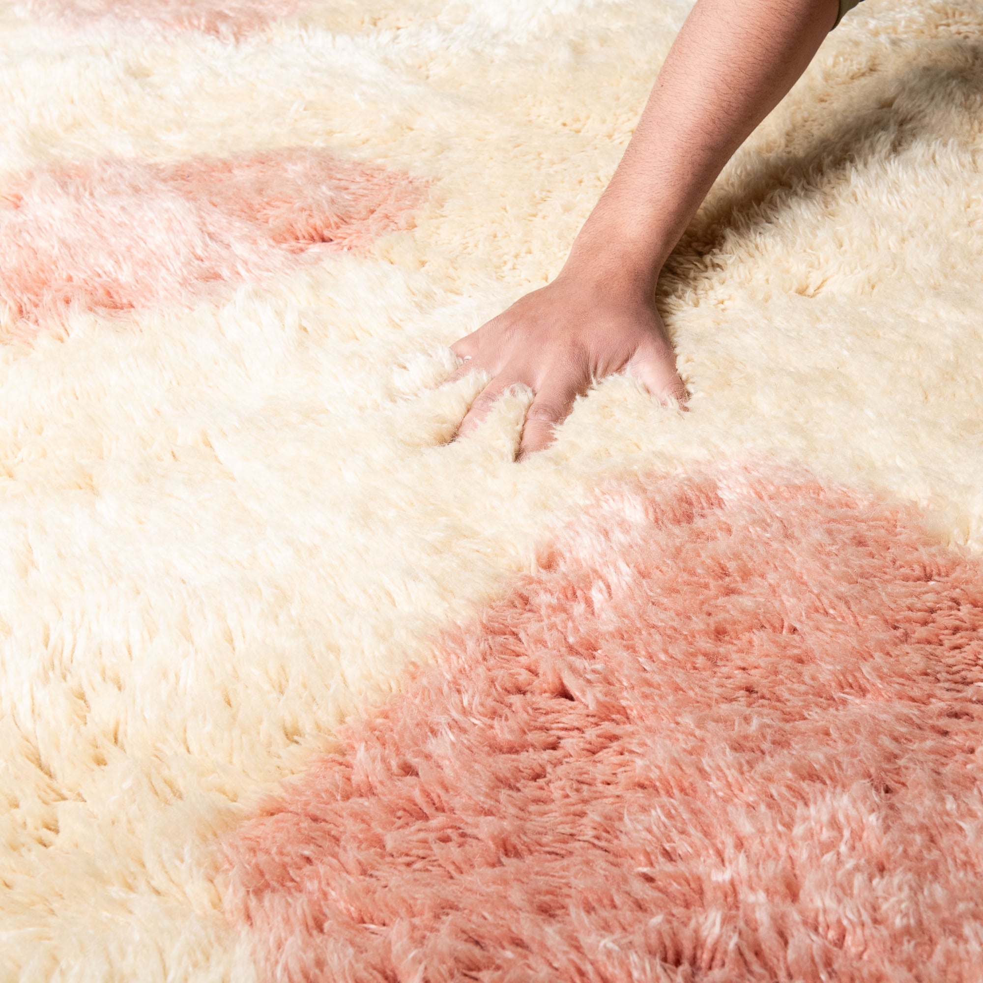 Silken Petals - Luxury Shag Moroccan Rug - Benisouk