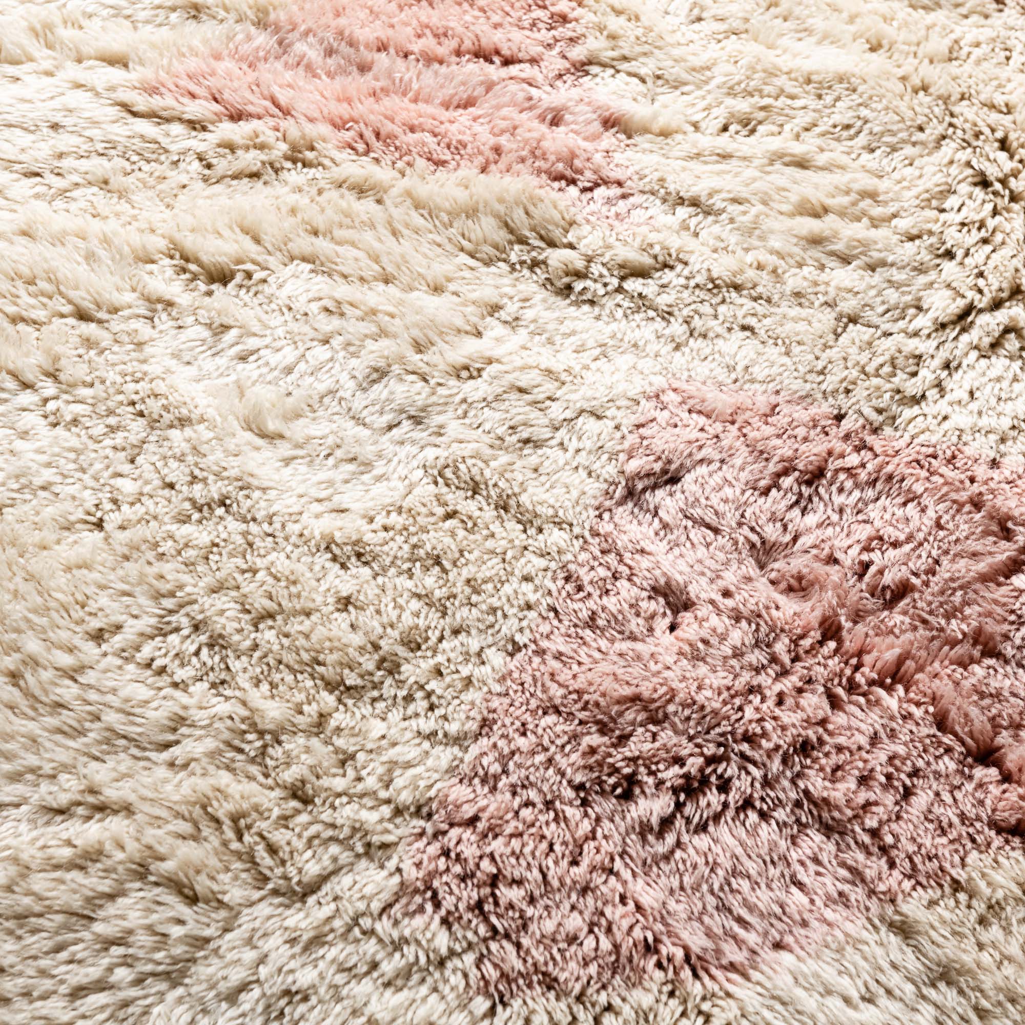 Silken Petals - Luxury Shag Moroccan Rug - Benisouk