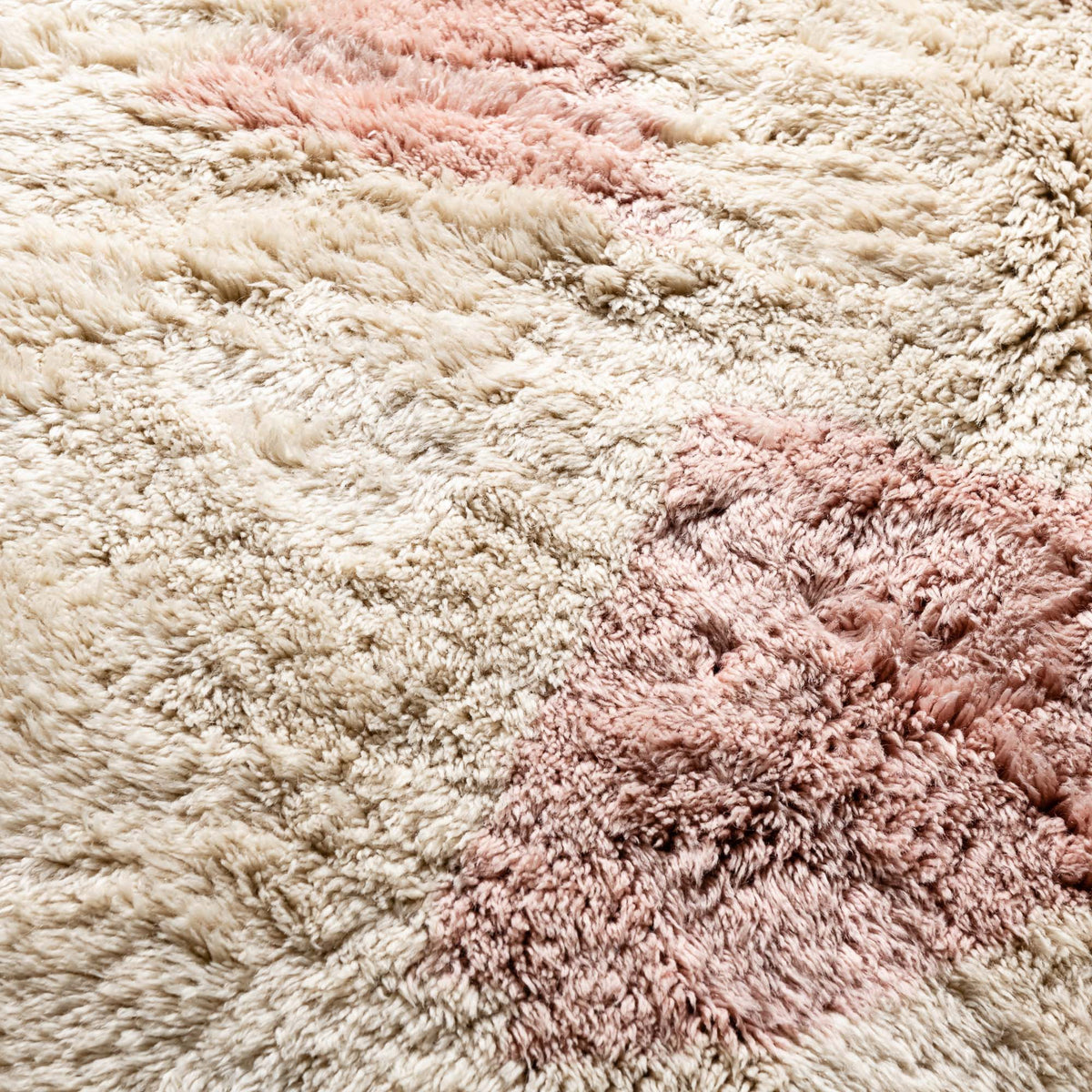 Silken Petals - Luxury Shag Moroccan Rug - Benisouk