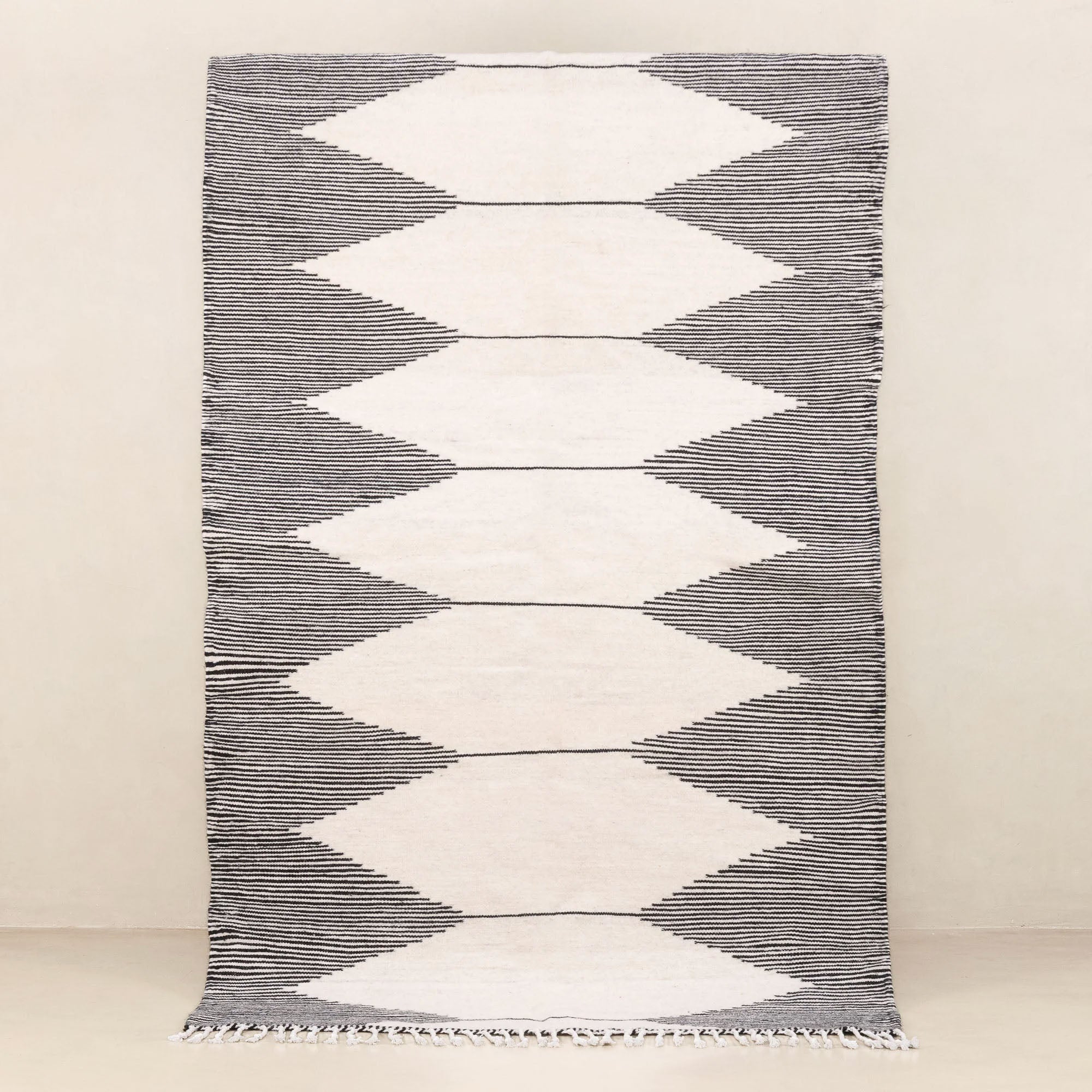 Sodassi - taznakht kilim rug