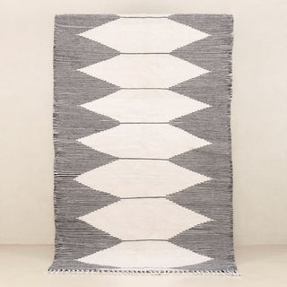 Sodassi - taznakht kilim rug