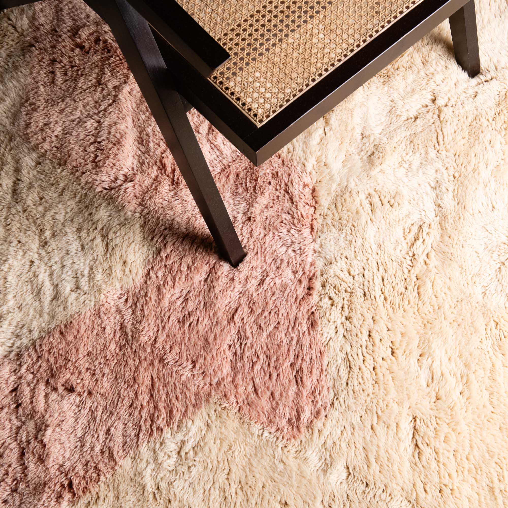 Soft Echoes - Luxury Shag Moroccan Rug - Benisouk