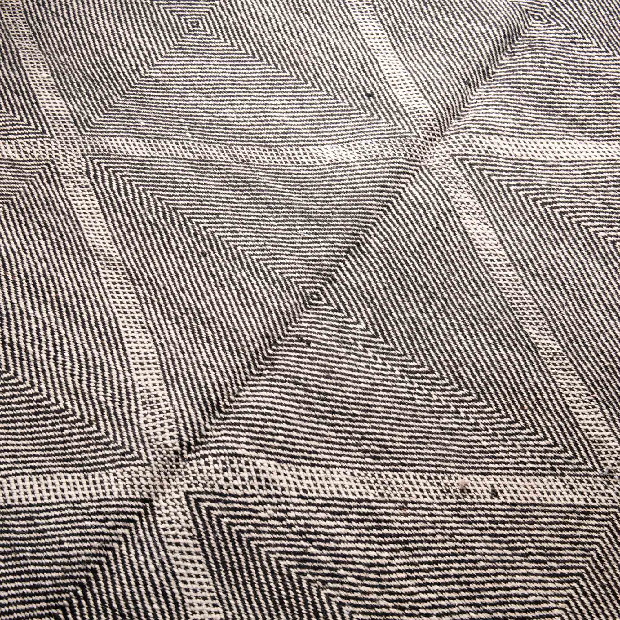 Soheir - taznakht kilim rug - Benisouk