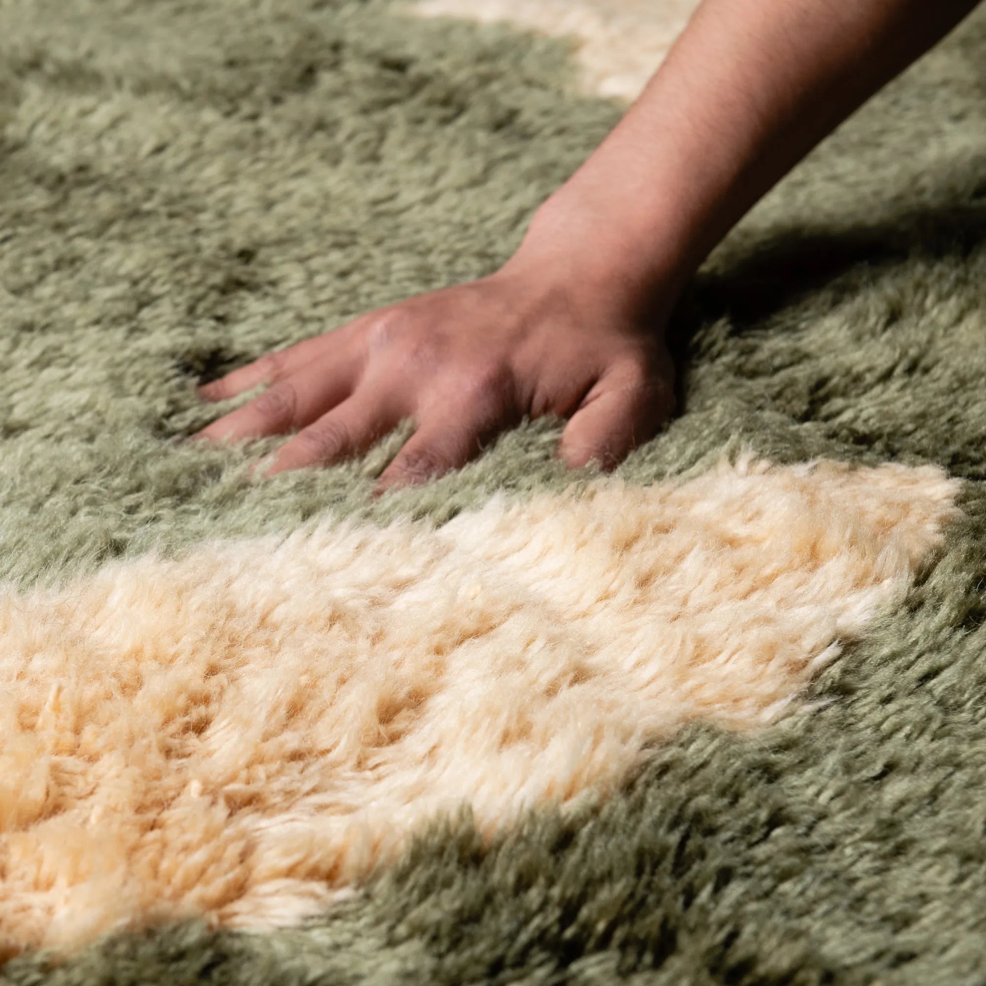 Soldier - Luxury Shag Moroccan Rug - Benisouk