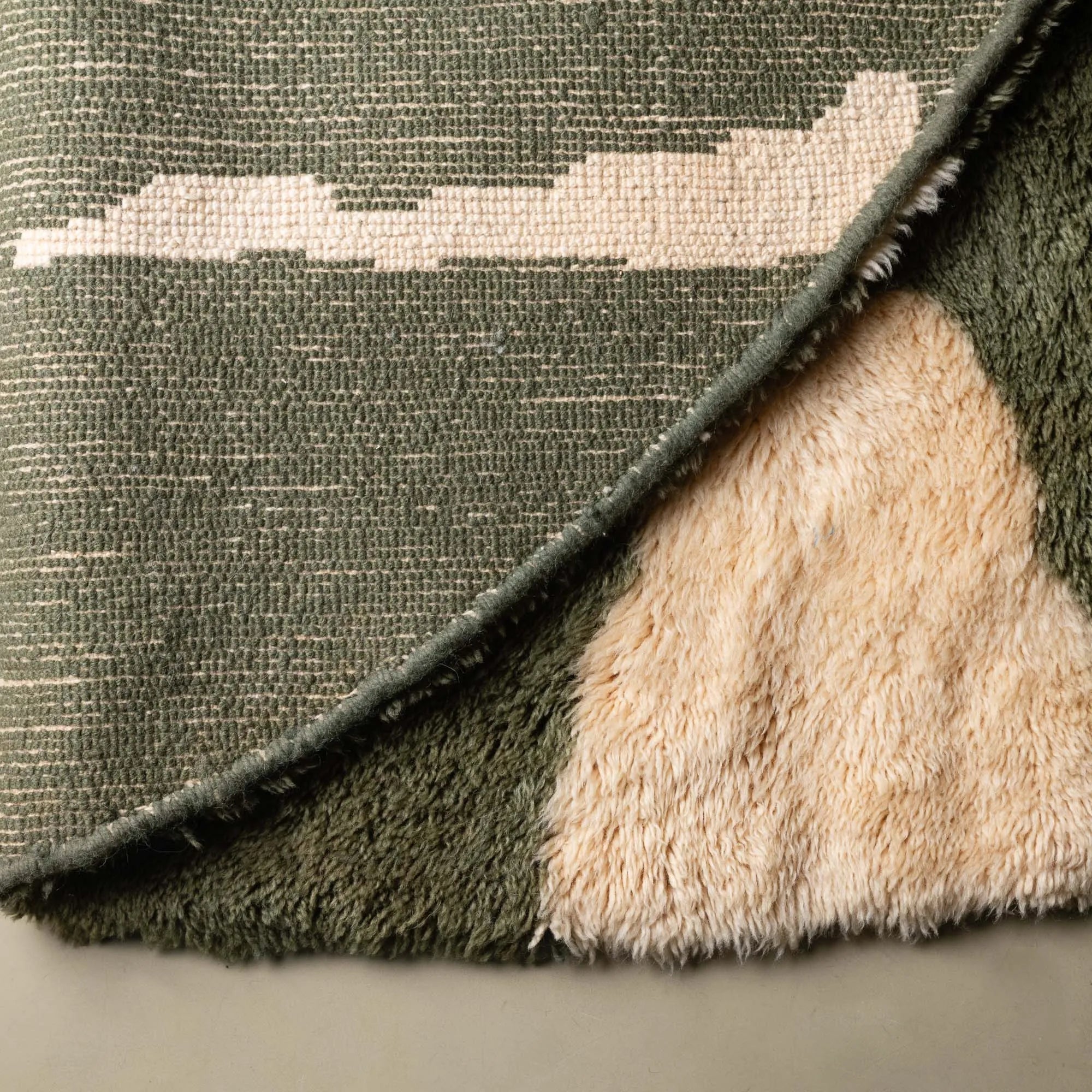 Soldier Round - Luxury Shag Moroccan Rug - Benisouk
