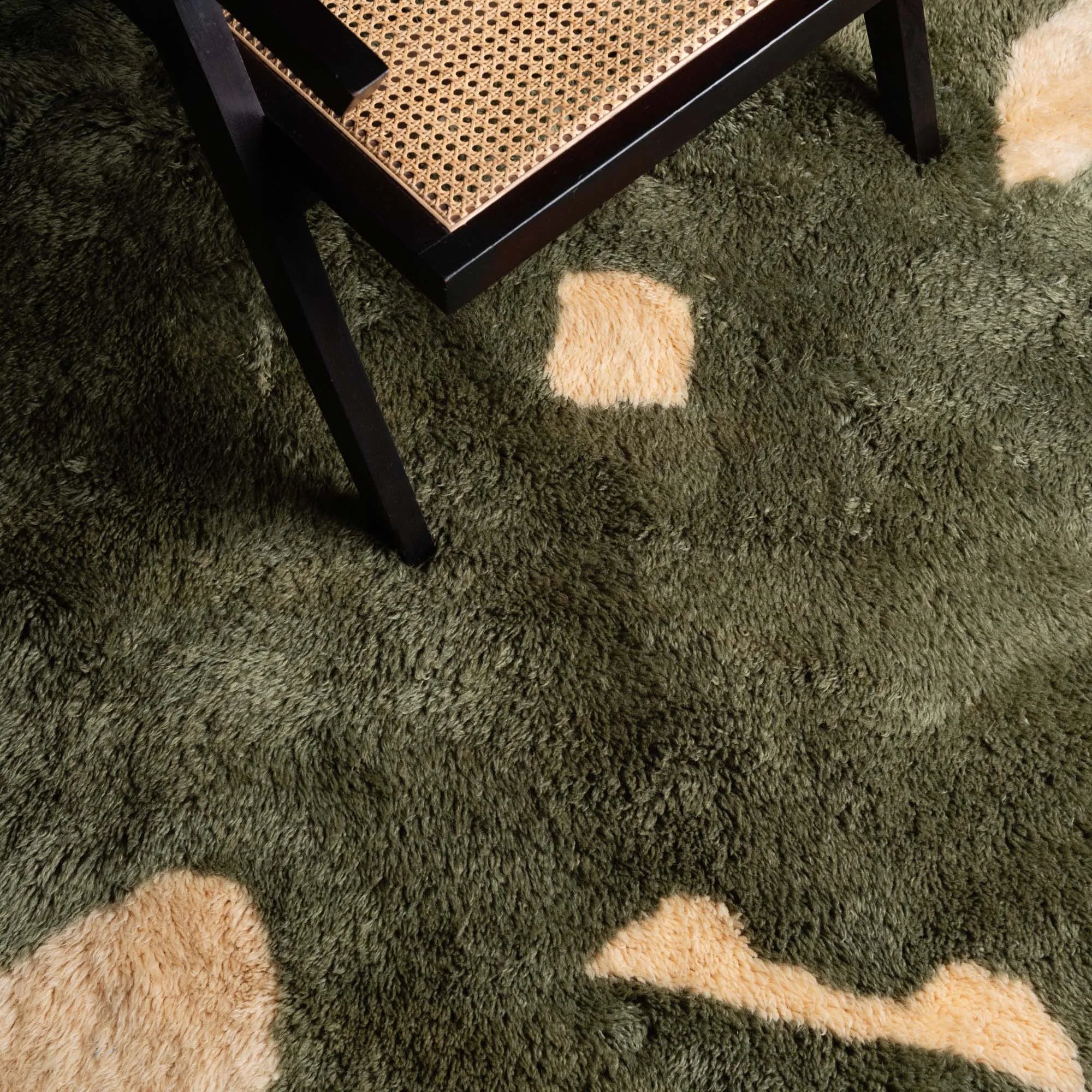 Soldier Round - Luxury Shag Moroccan Rug - Benisouk