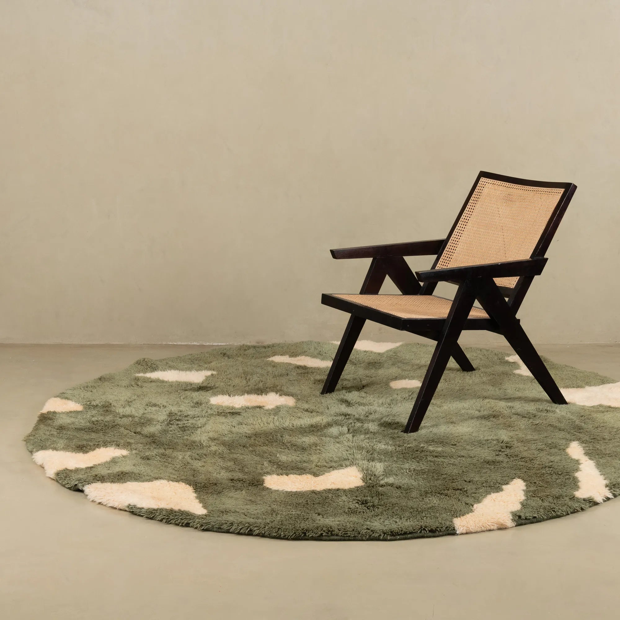 Soldier Round - Luxury Shag Moroccan Rug - Benisouk