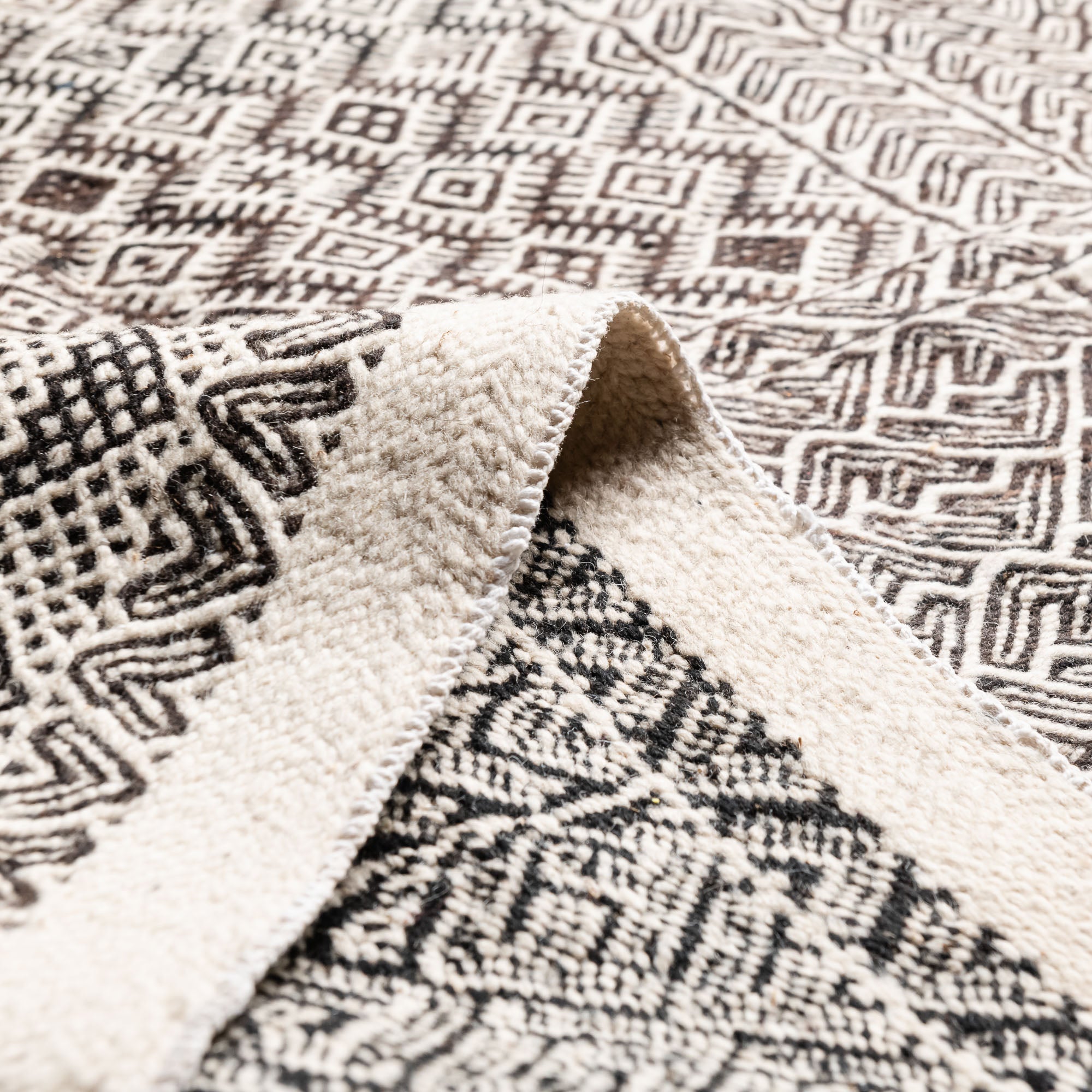 Souraya - taznakht kilim rug - Benisouk