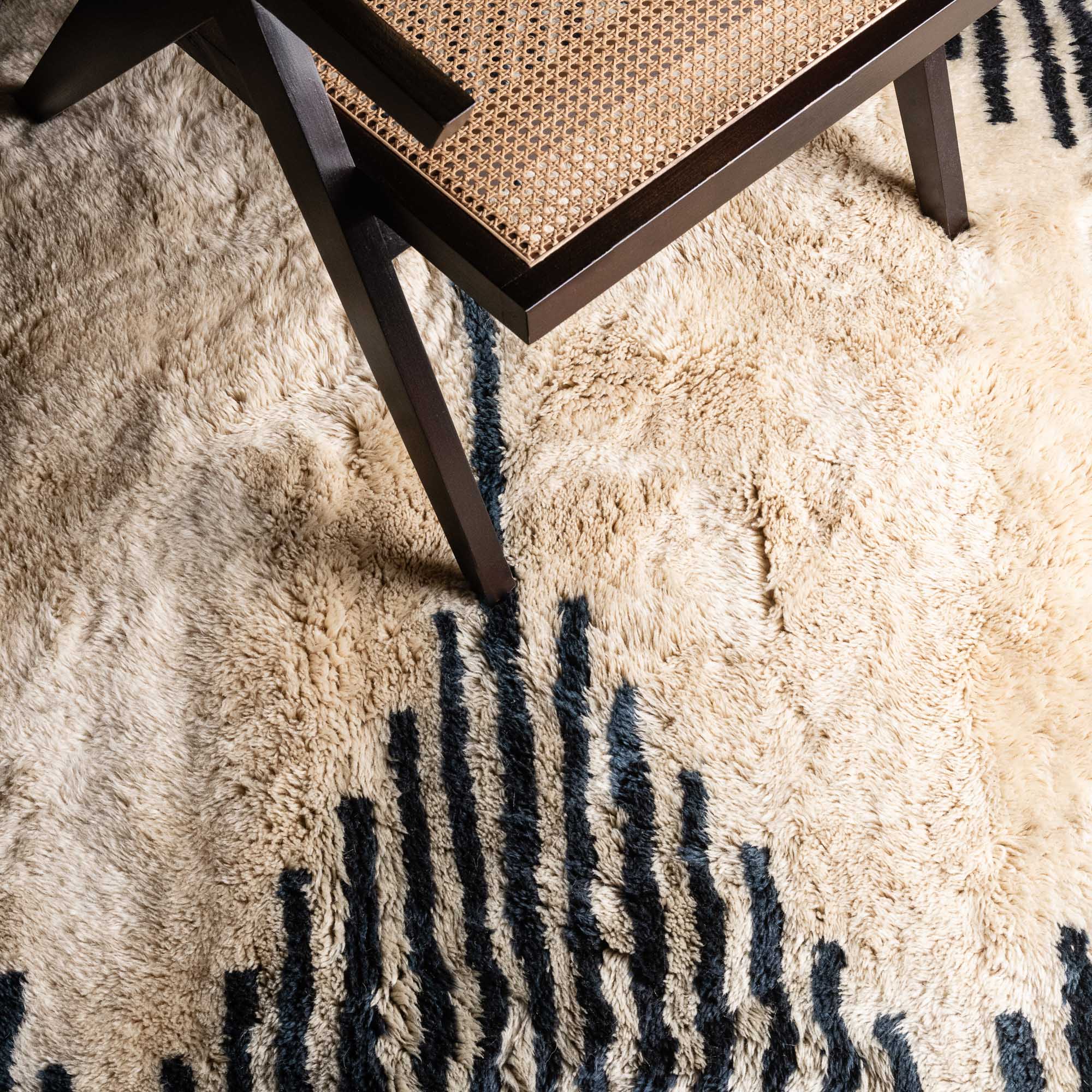 Symmetrical Connexion Round - Luxury Shag Moroccan Rug - Benisouk