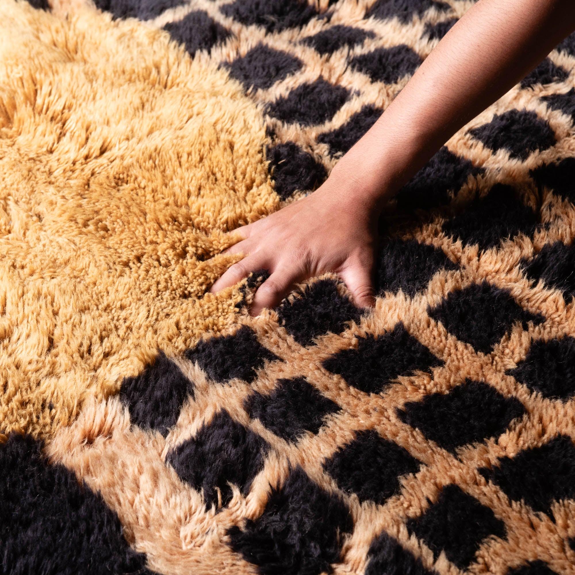 Timsal - Luxury Shag Moroccan Rug - Benisouk