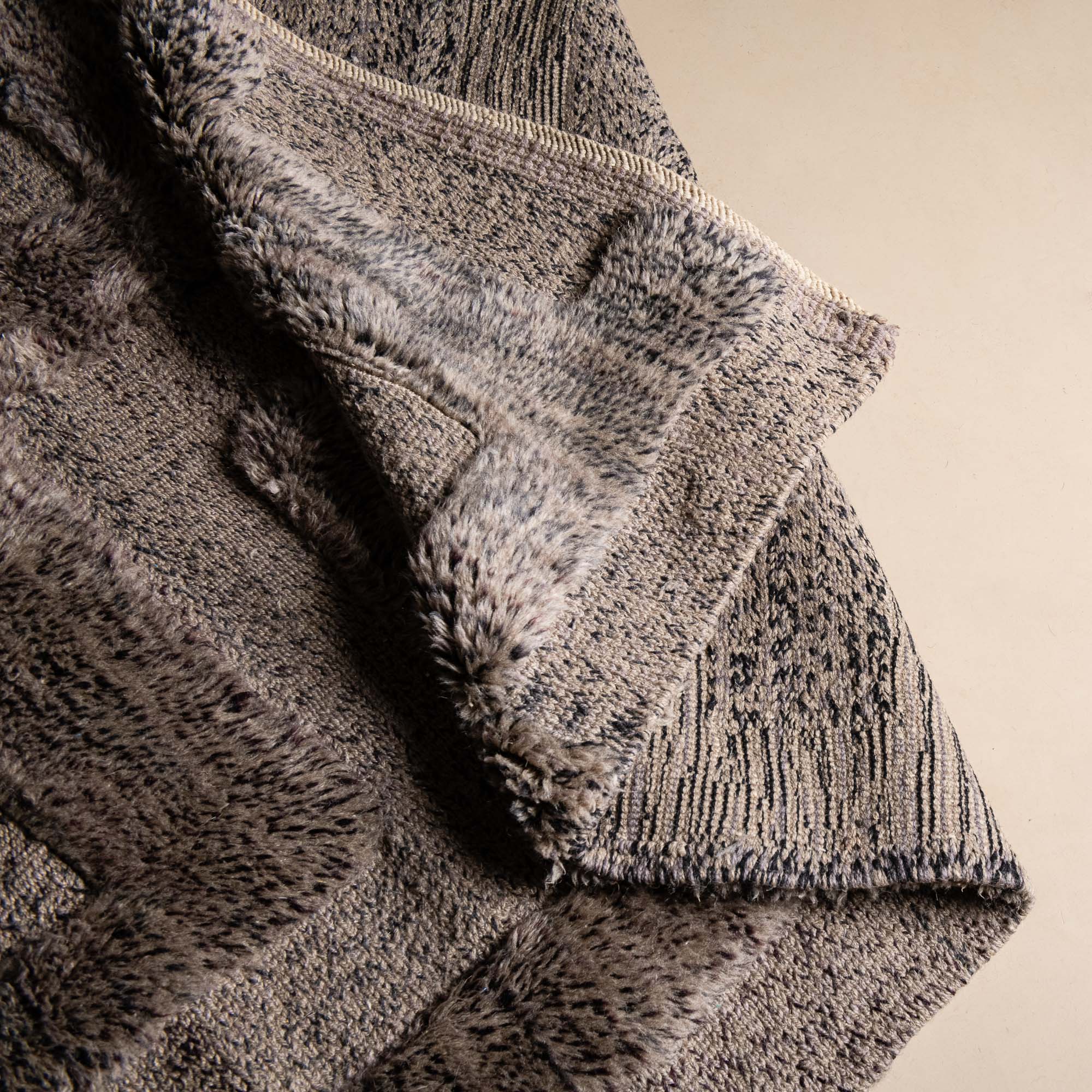 Volcanian Hill - Luxury Shag Moroccan Rug - Benisouk