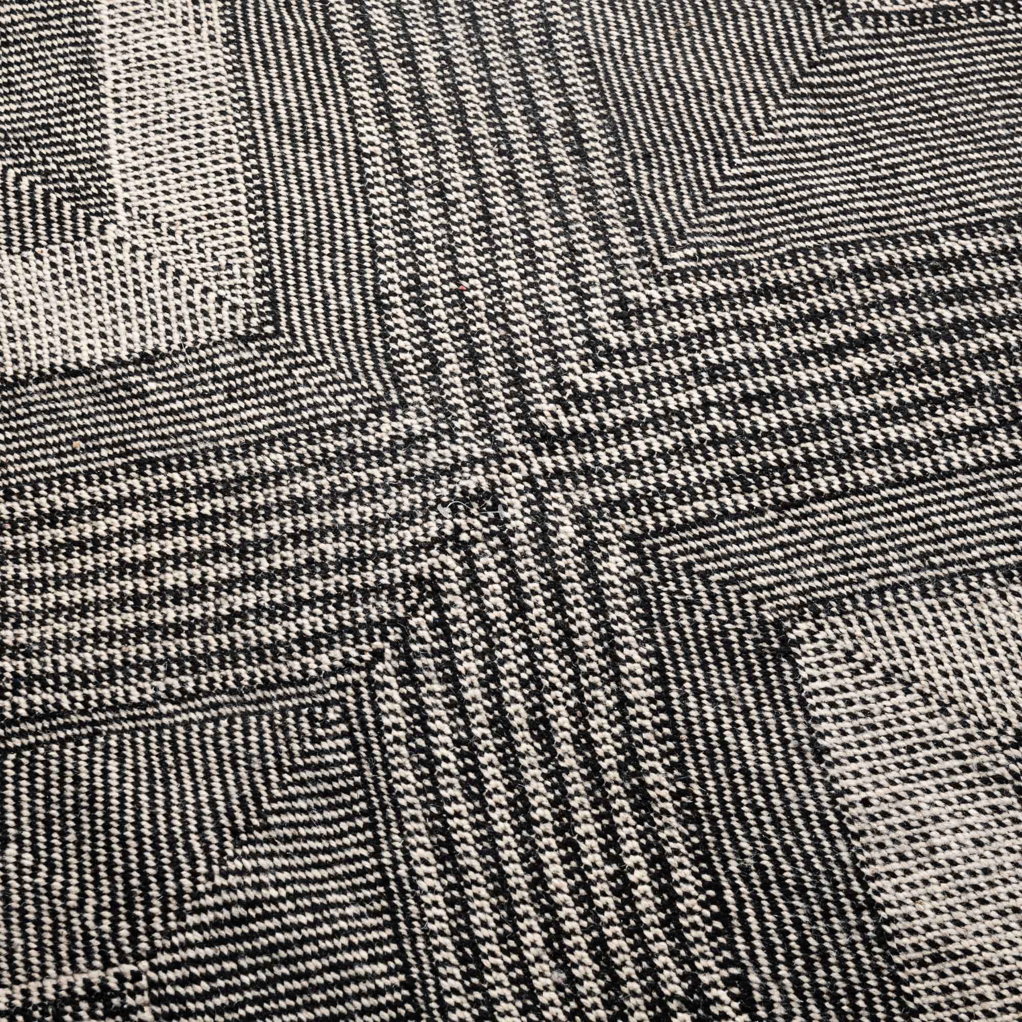 Wattas - taznakht kilim rug - Benisouk