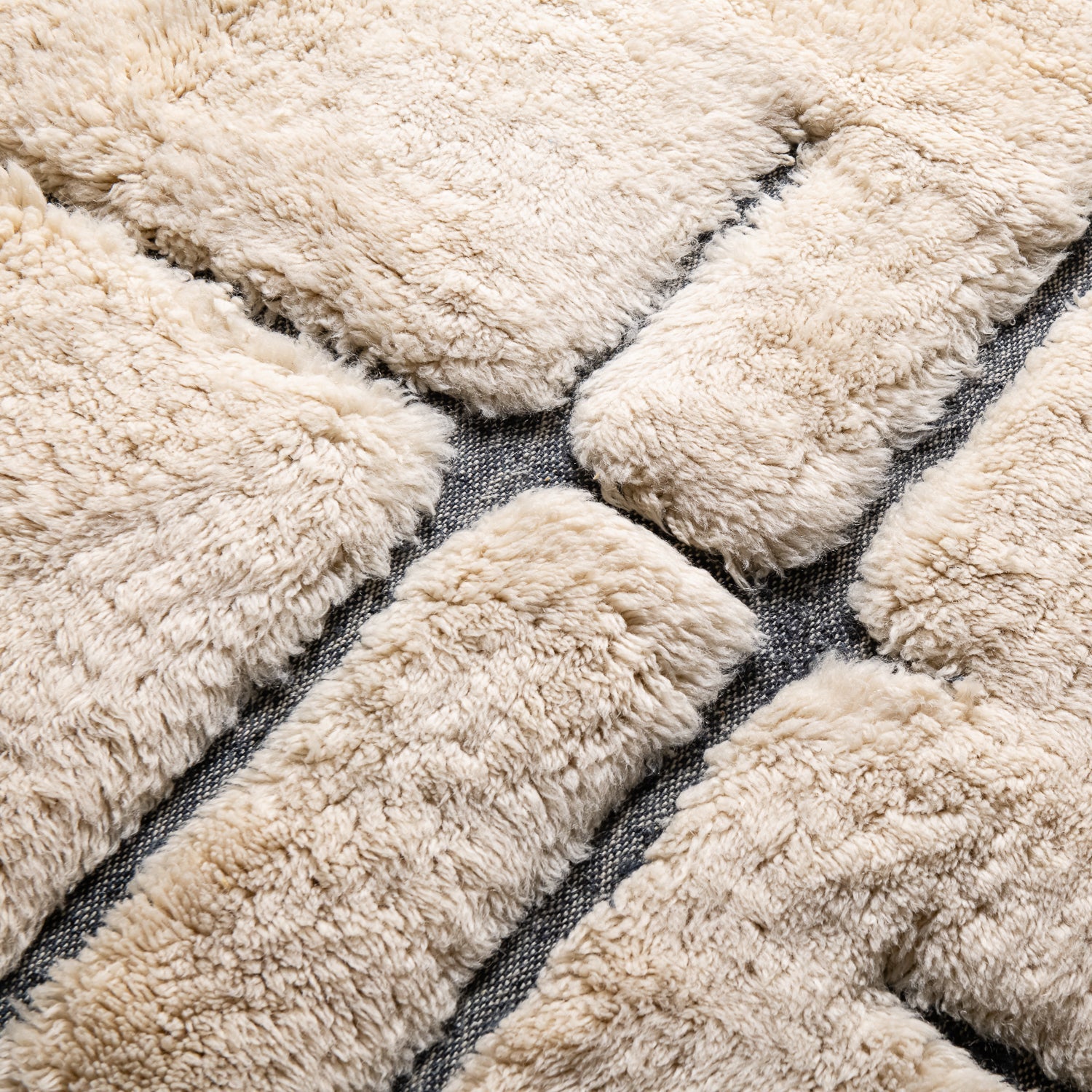 Whispered Lines - Luxury Shag Moroccan Rug - Benisouk