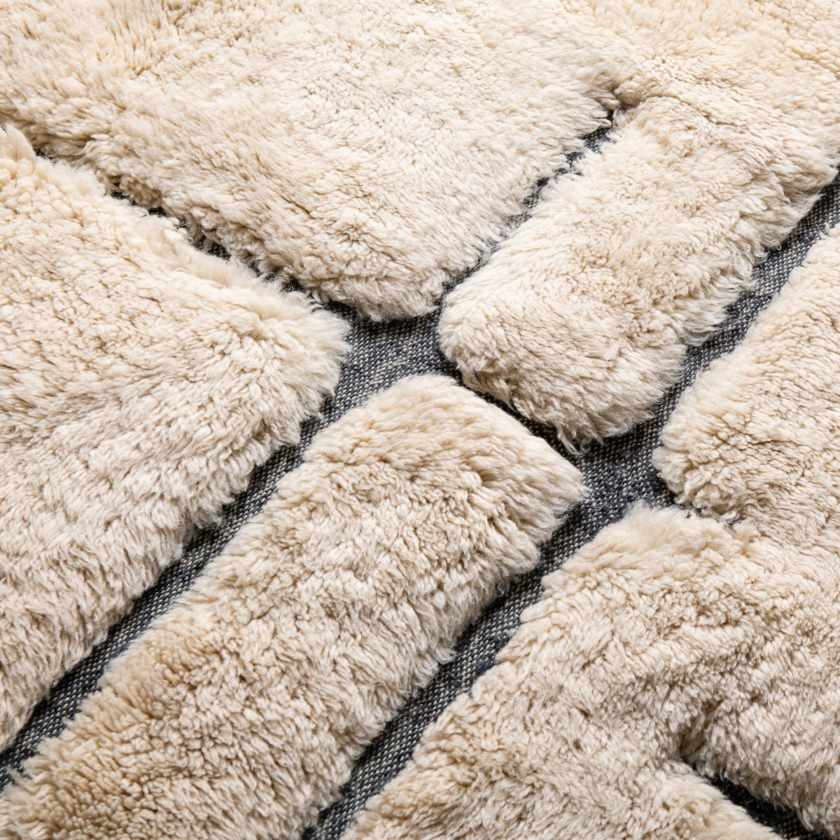 Whispered Lines - Luxury Shag Moroccan Rug - Benisouk