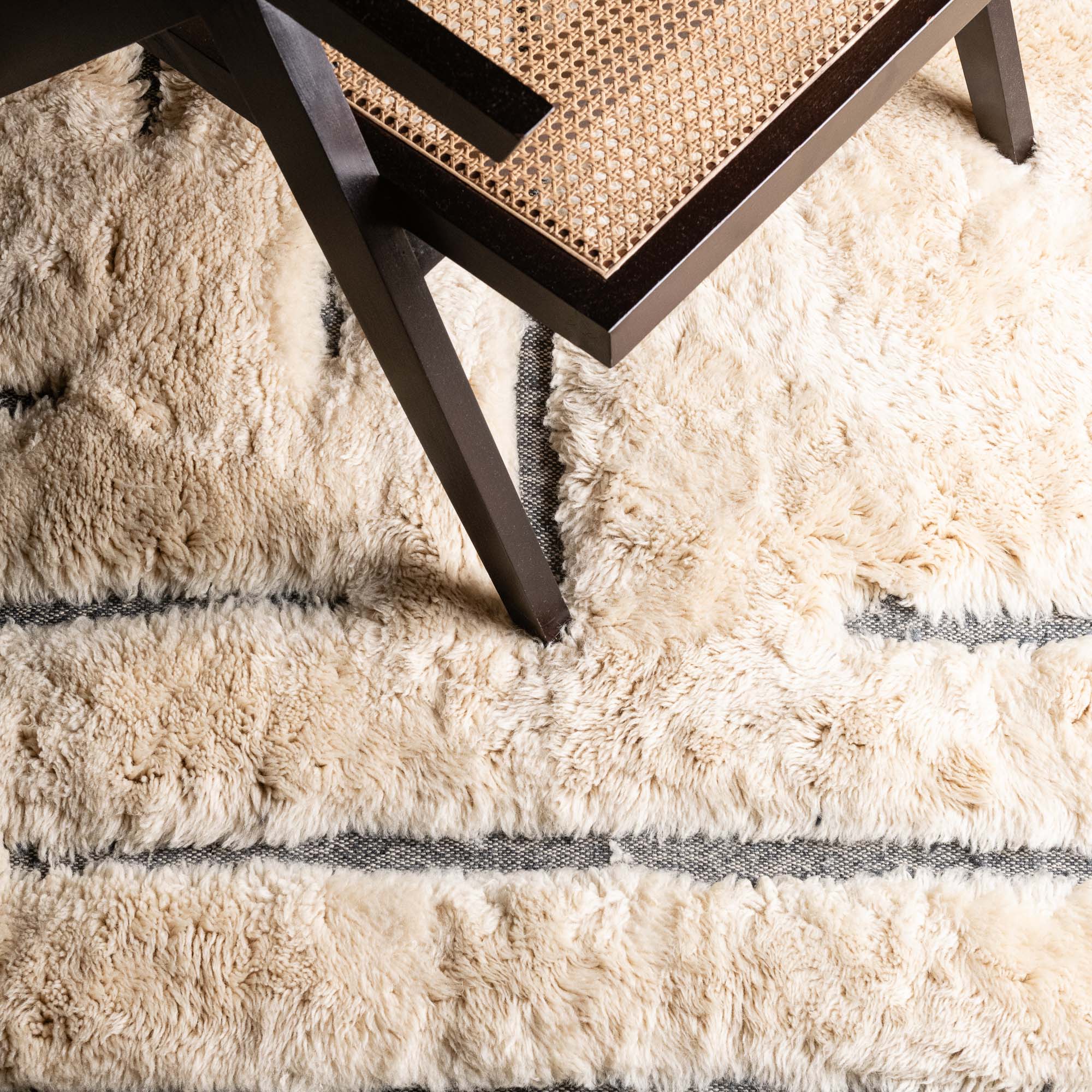 Whispered Lines - Luxury Shag Moroccan Rug - Benisouk
