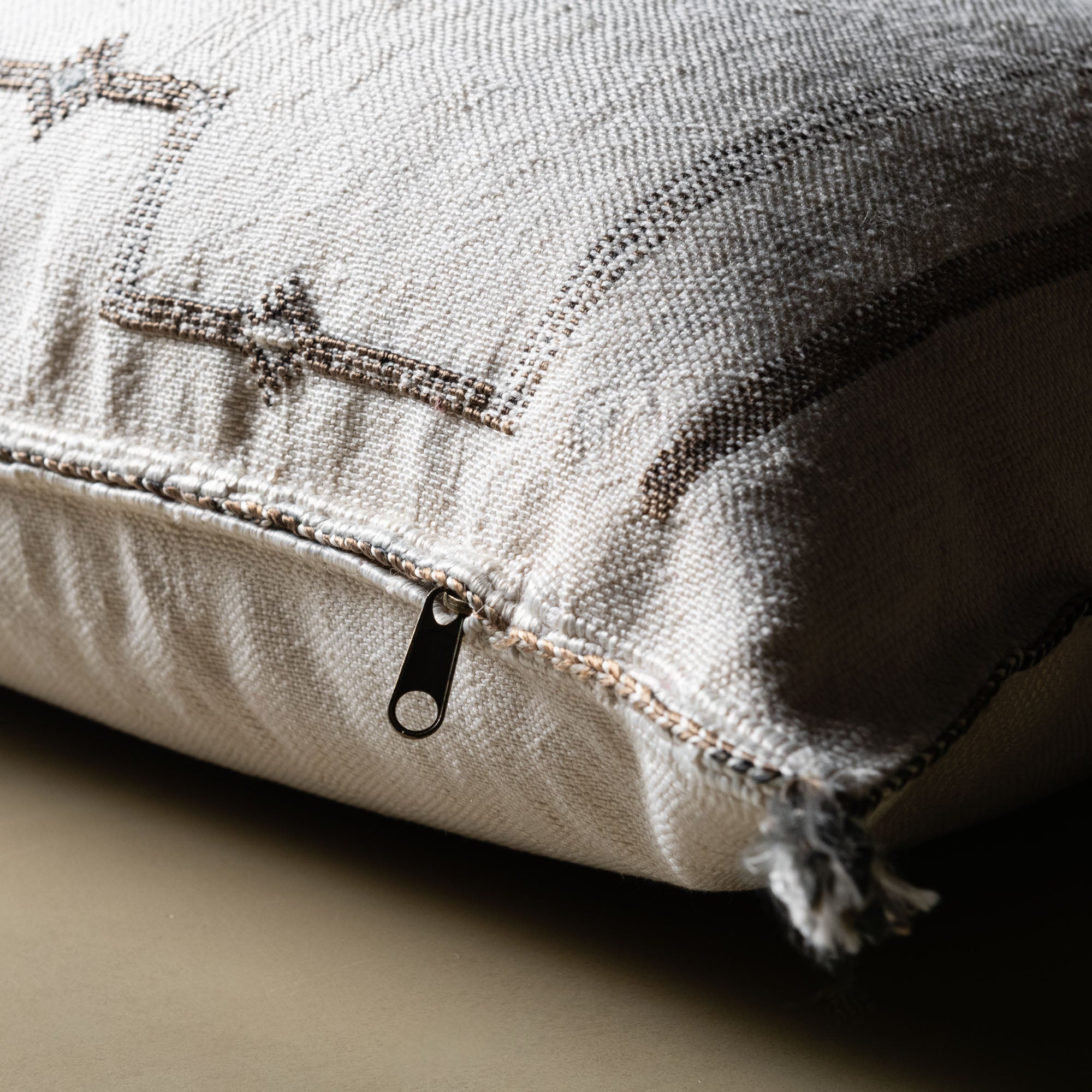 White Cactus silk pillow cover - Benisouk