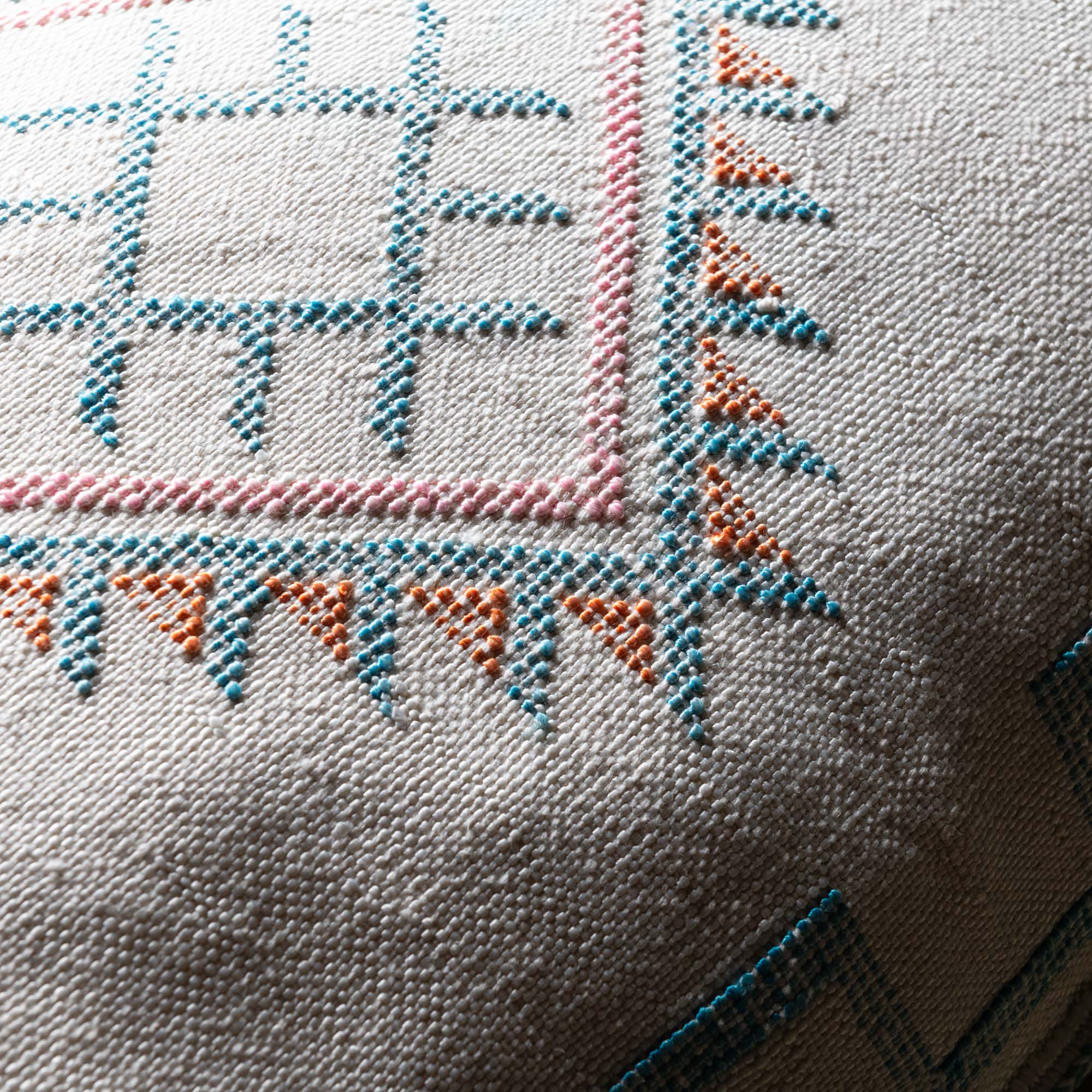 White Cactus silk pillow cover - Benisouk