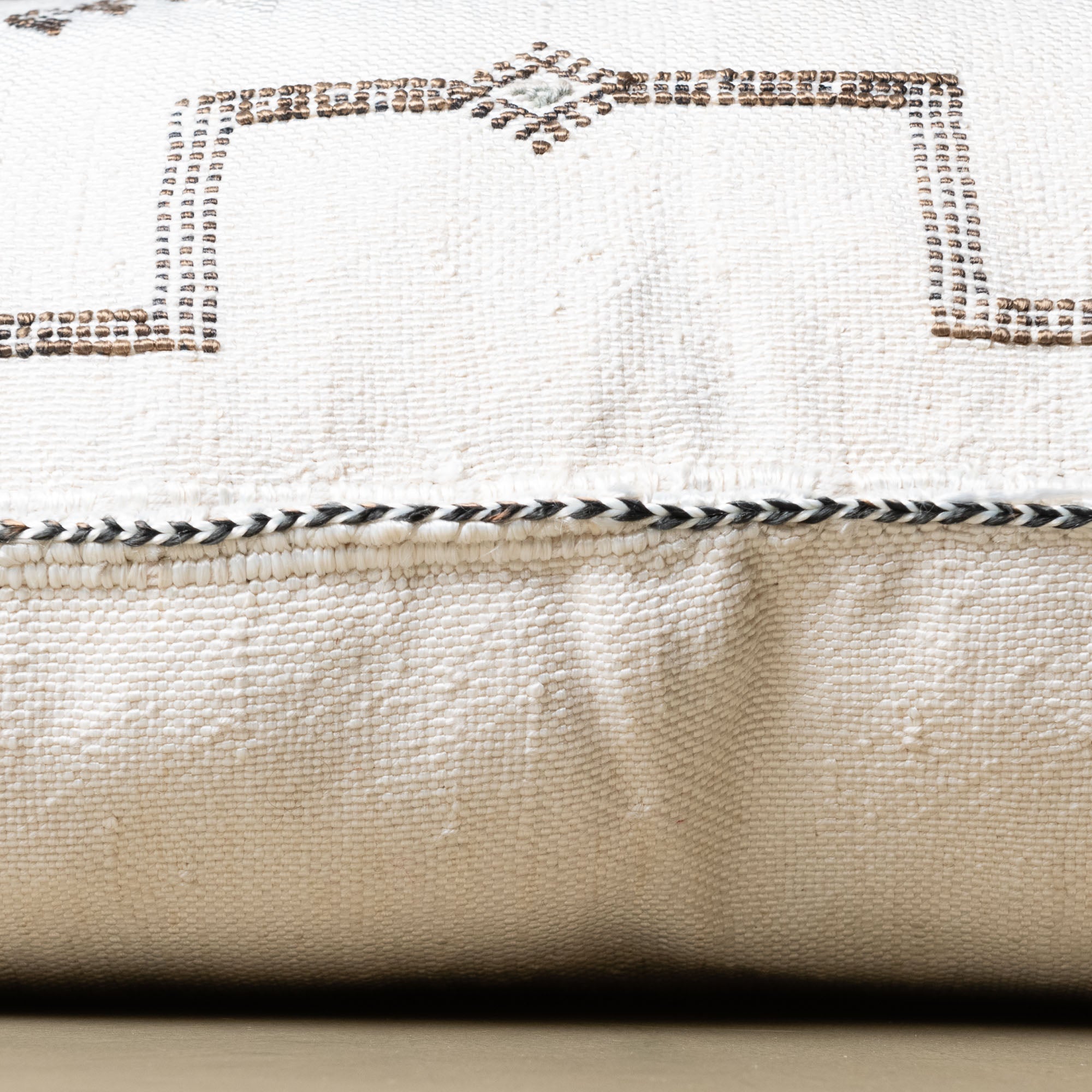 White Cactus silk pillow cover - Benisouk