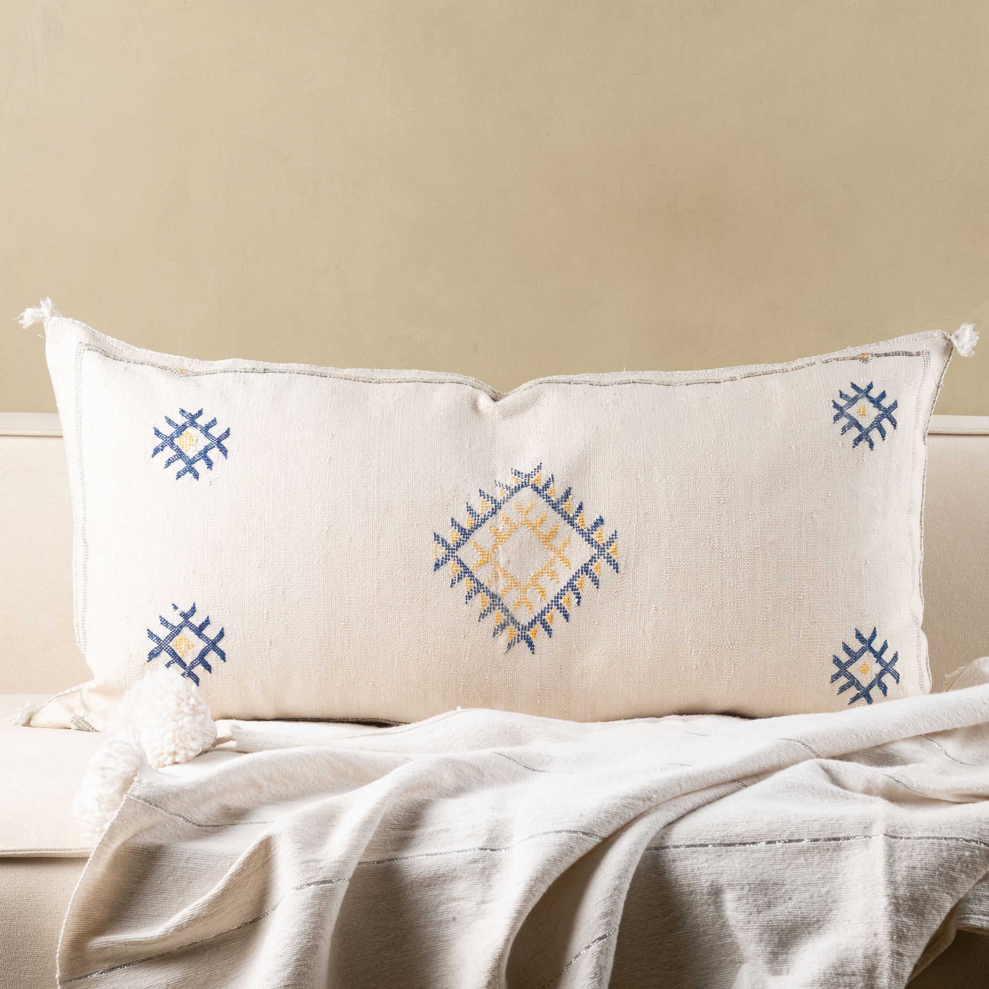 White Cactus silk pillow cover - Benisouk