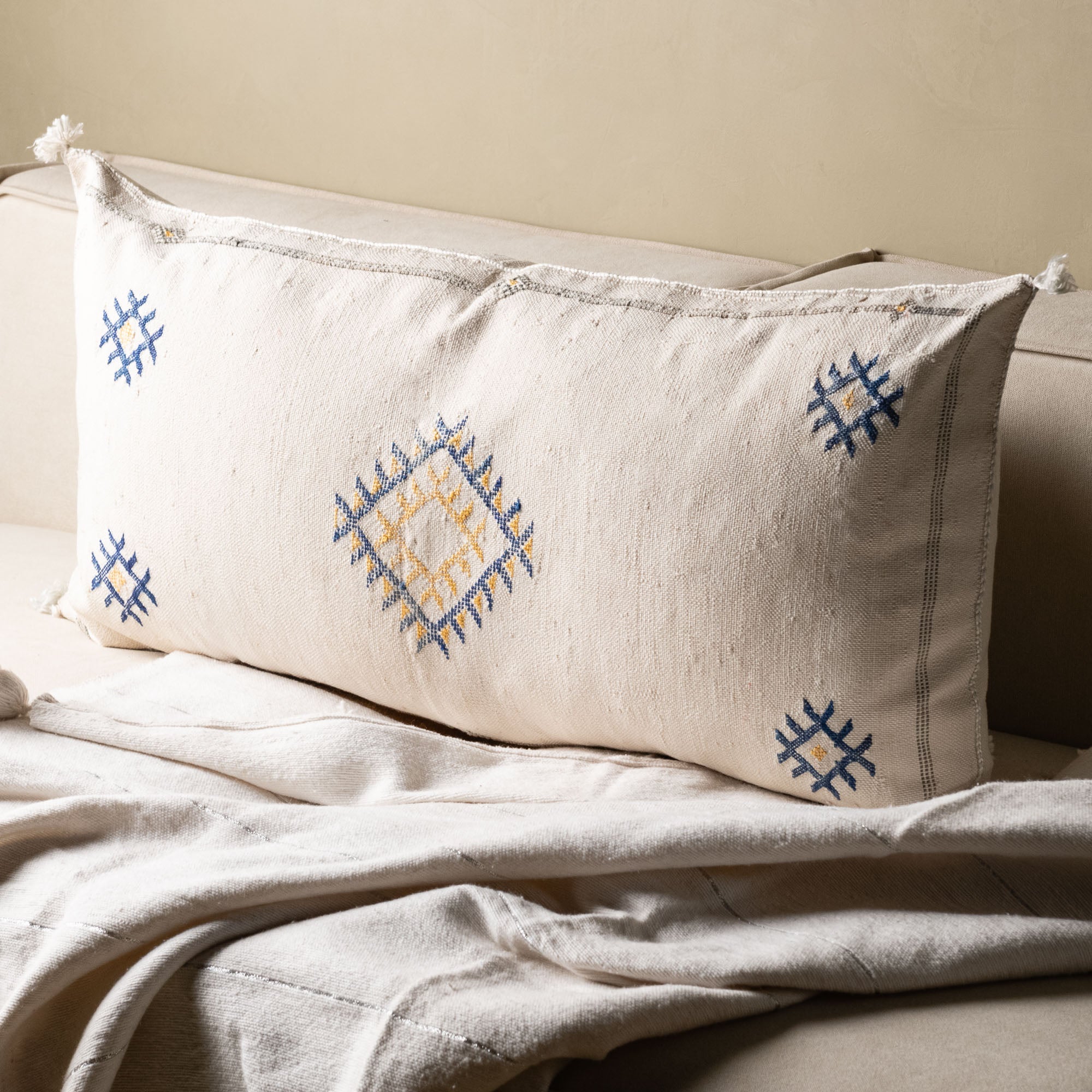 White Cactus silk pillow cover - Benisouk