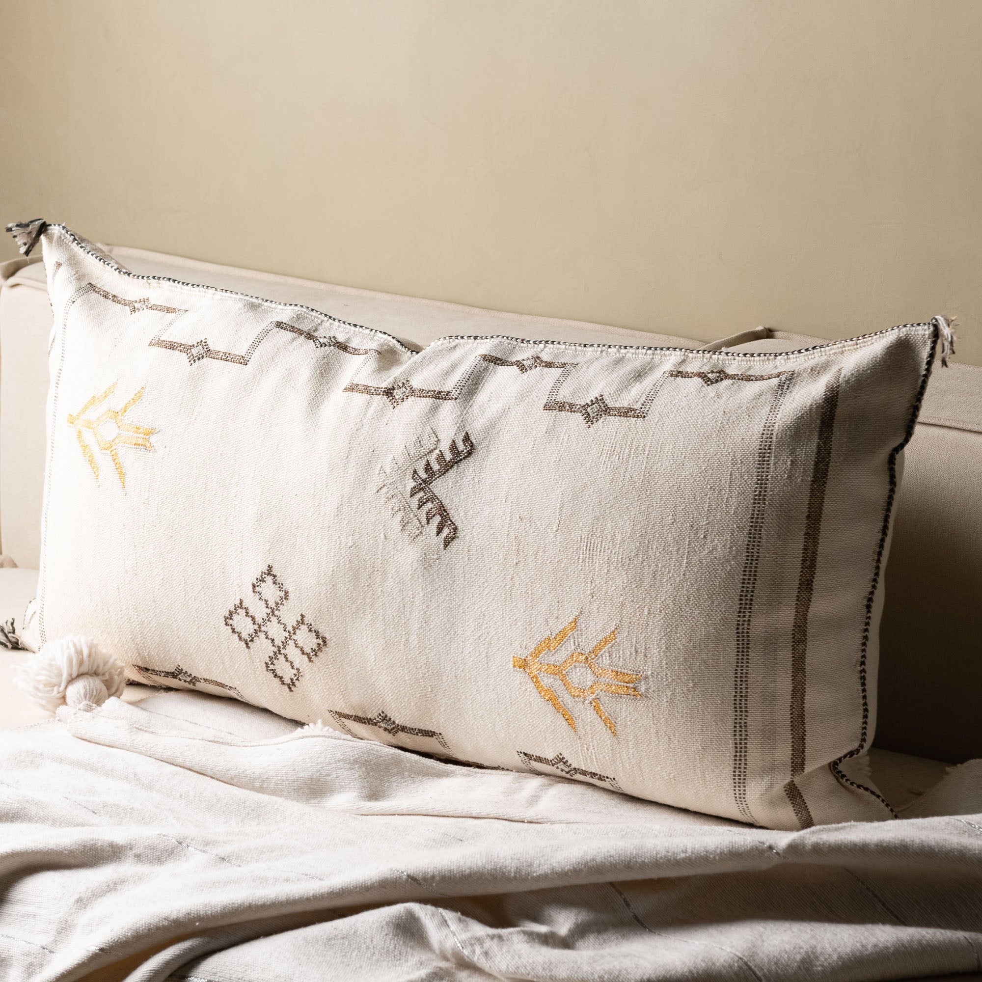 White Cactus silk pillow cover - Benisouk
