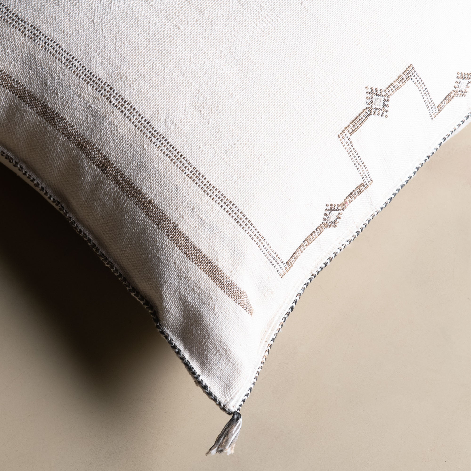 White Cactus silk pillow cover - Benisouk