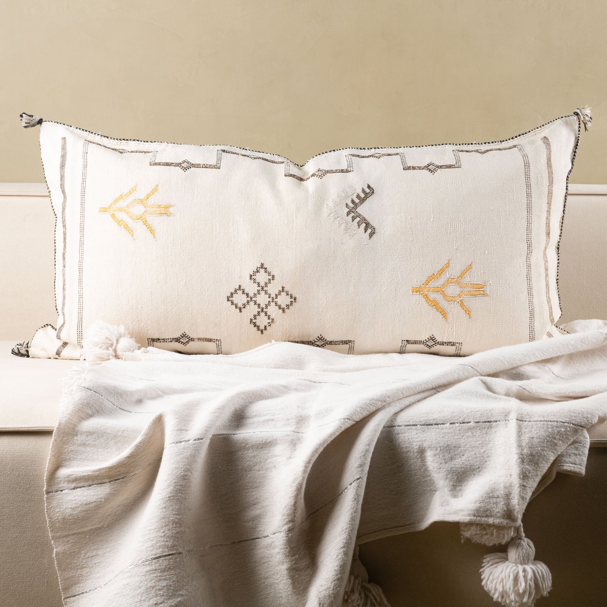 White Cactus silk pillow cover - Benisouk