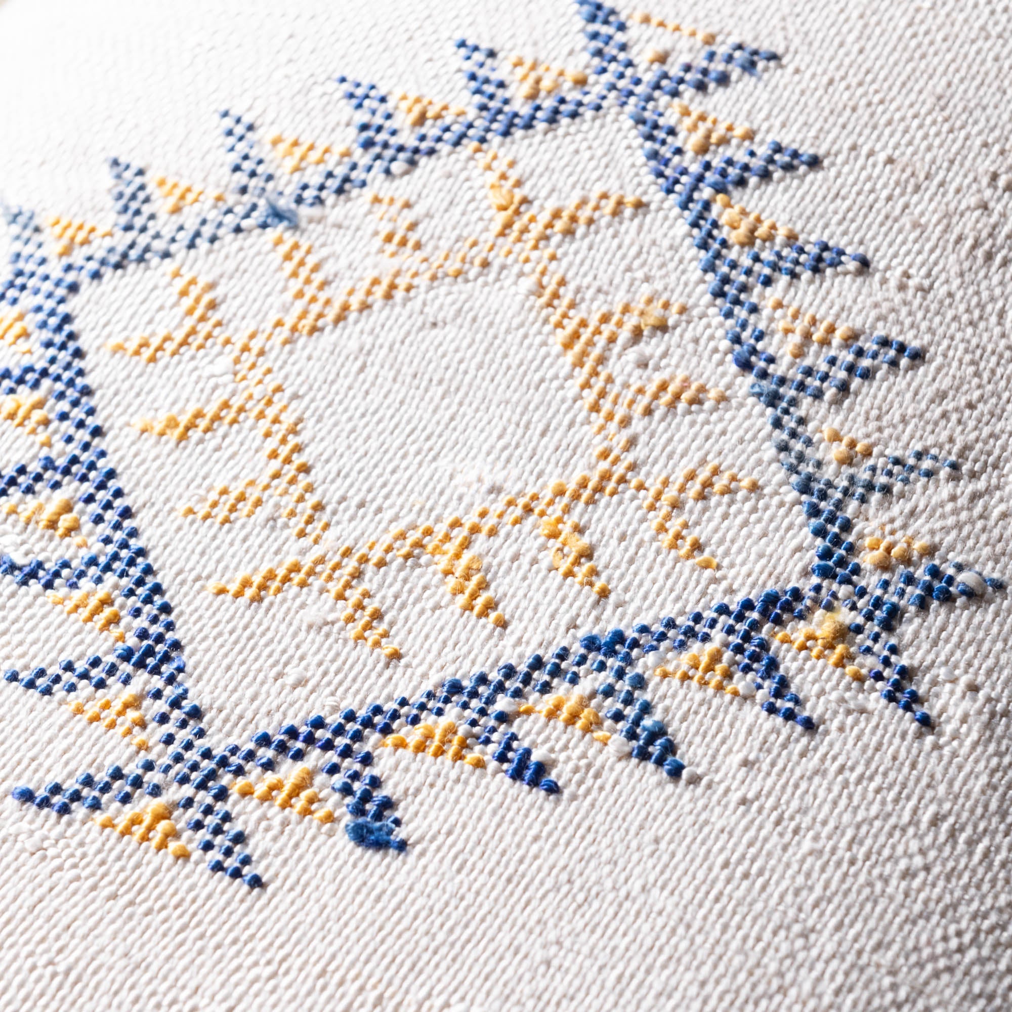 White Cactus silk pillow cover - Benisouk