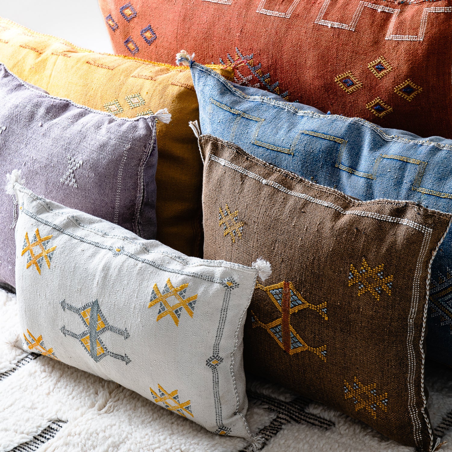 White Cactus silk pillow cover - Benisouk