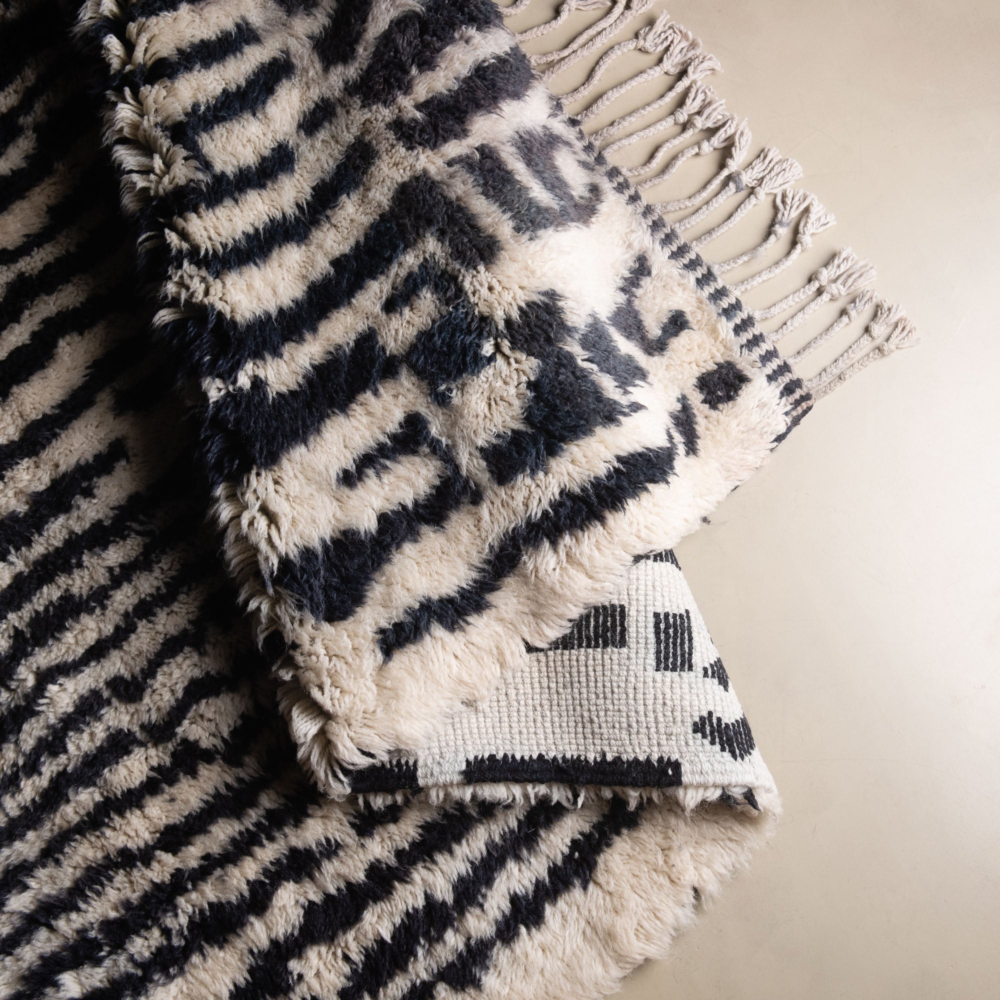 Woven Labyrinth - Luxury Shag Moroccan Rug - Benisouk