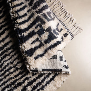 Woven Labyrinth - Luxury Shag Moroccan Rug - Benisouk
