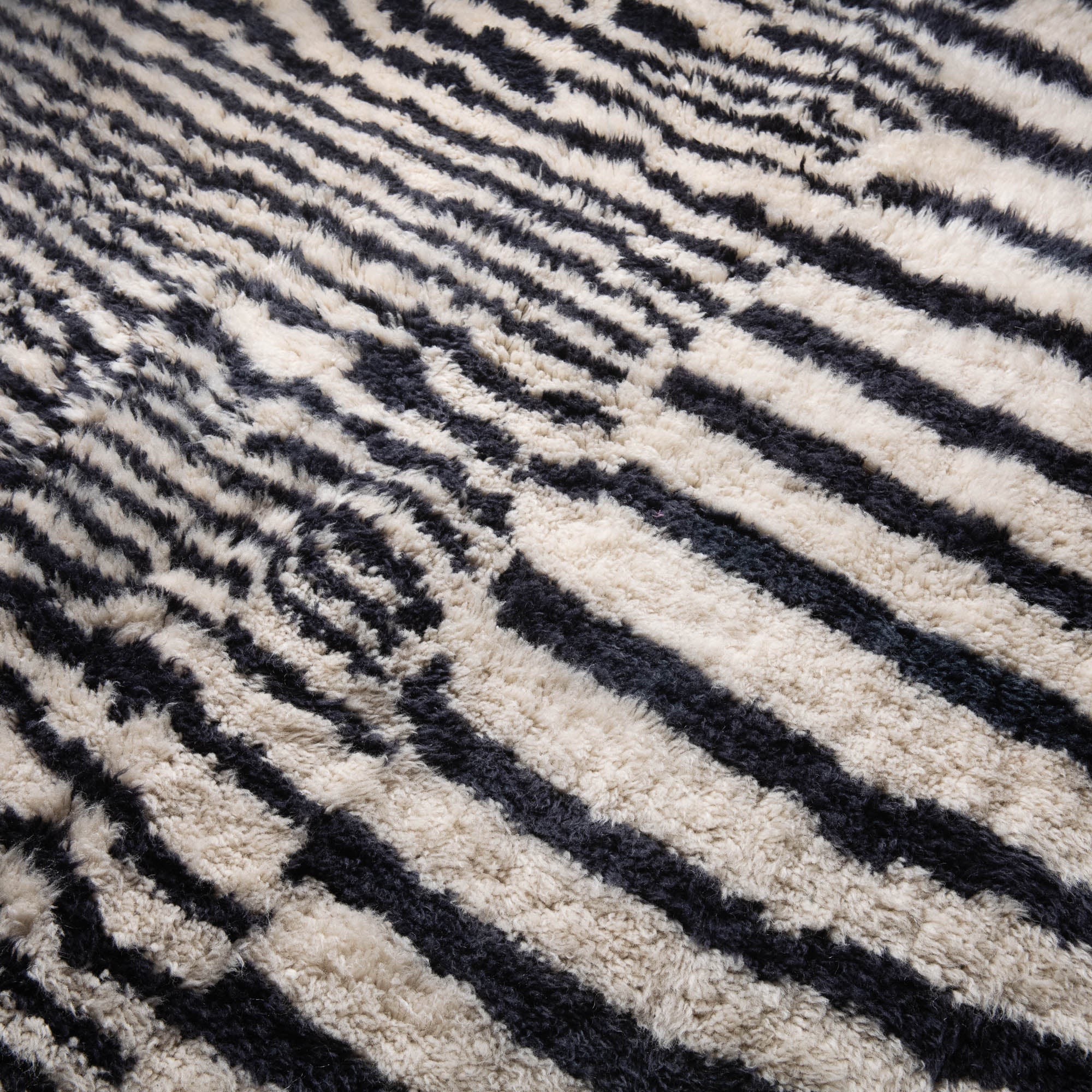 Woven Labyrinth - Luxury Shag Moroccan Rug - Benisouk
