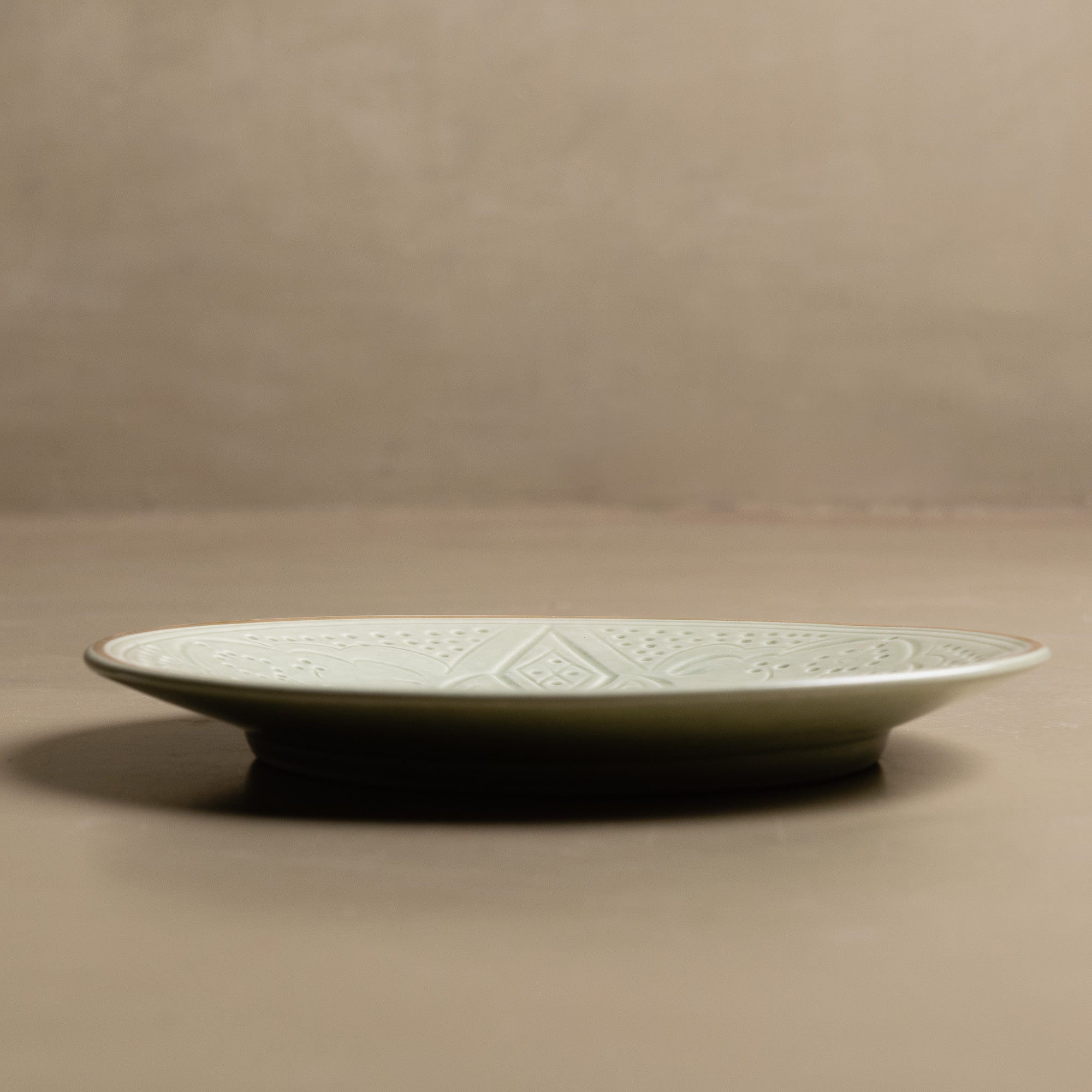 Zagora Dinner Plate Green - Moroccan Dinnerware Adorned with 12 Carat Gold Accents - Benisouk