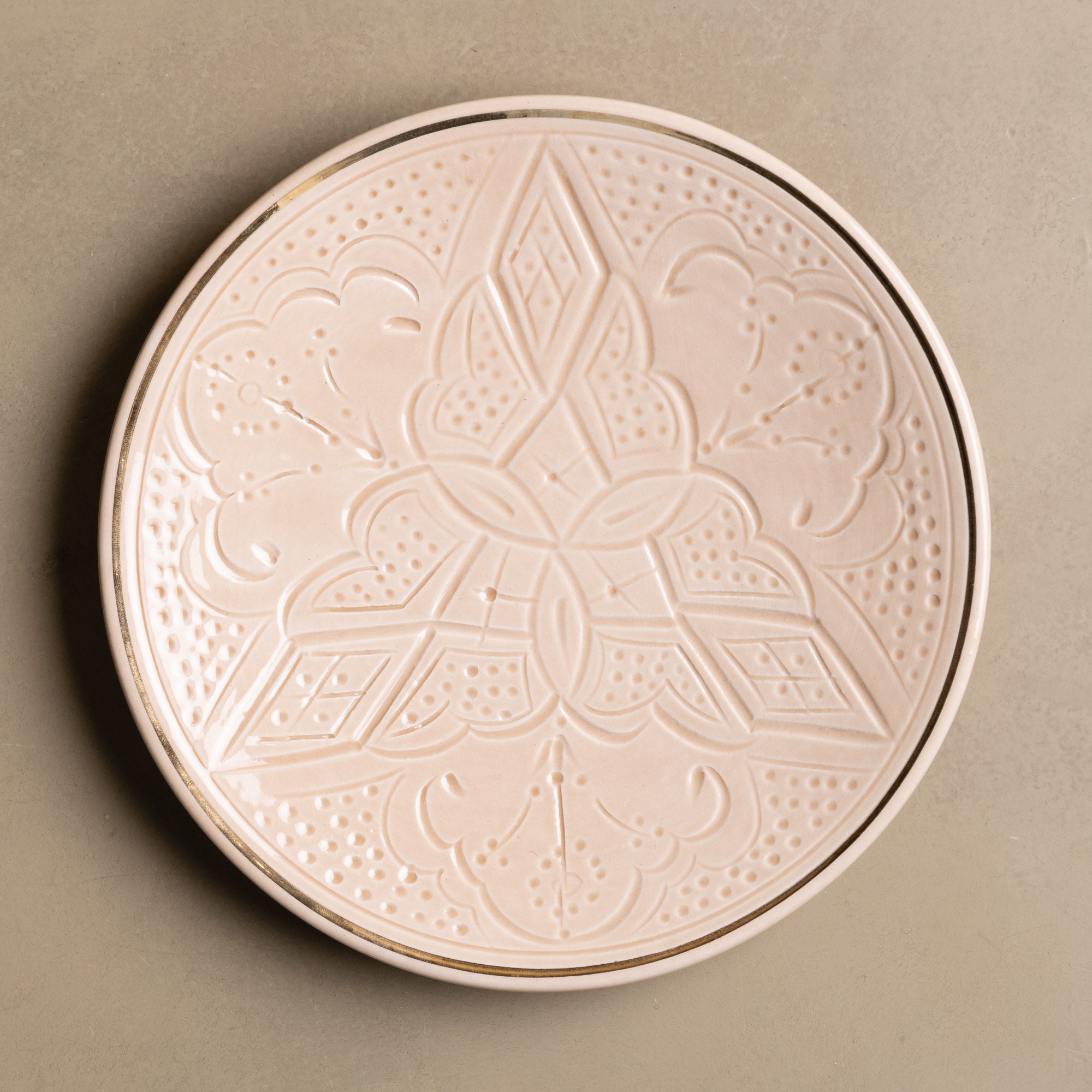 Zagora Dinner Plate Sand - Moroccan Dinnerware Adorned with 12 Carat Gold Accents - Benisouk