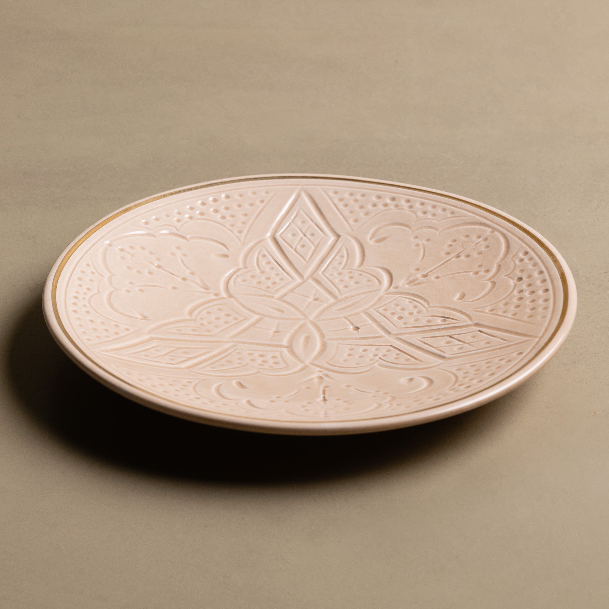 Zagora Dinner Plate Sand - Moroccan Dinnerware Adorned with 12 Carat Gold Accents - Benisouk