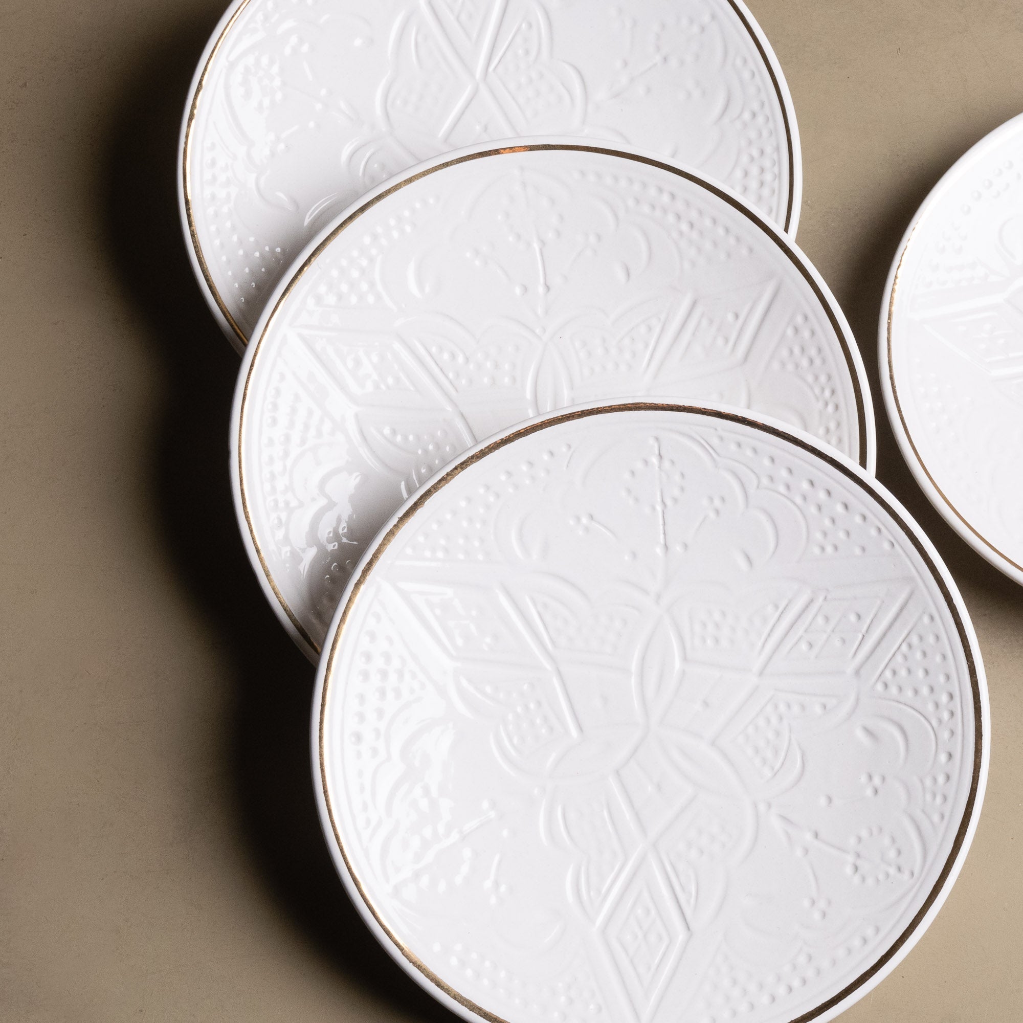 Zagora Dinner Plate White - Moroccan Dinnerware Adorned with 12 Carat Gold Accents - Benisouk