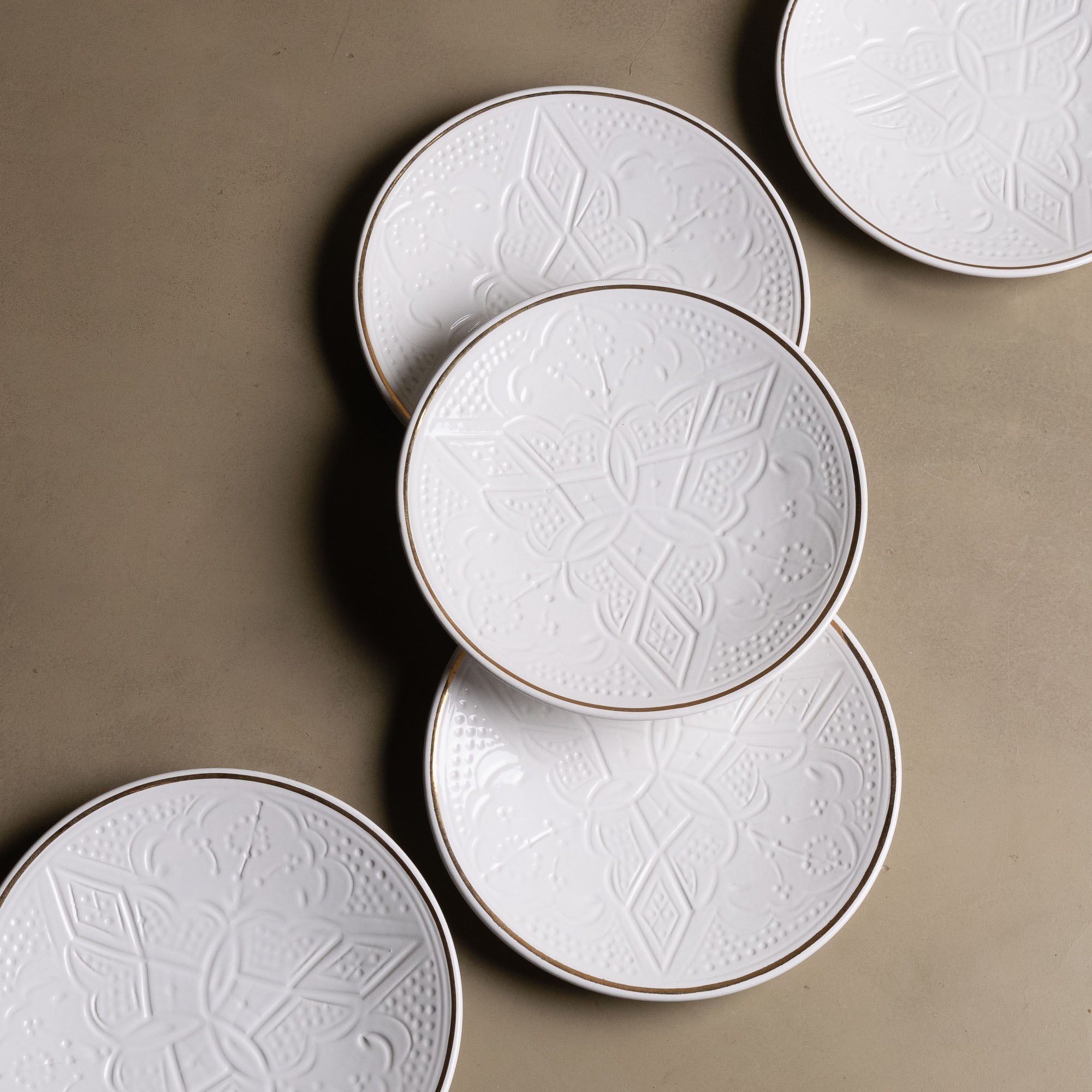 Zagora Dinner Plate White - Moroccan Dinnerware Adorned with 12 Carat Gold Accents - Benisouk